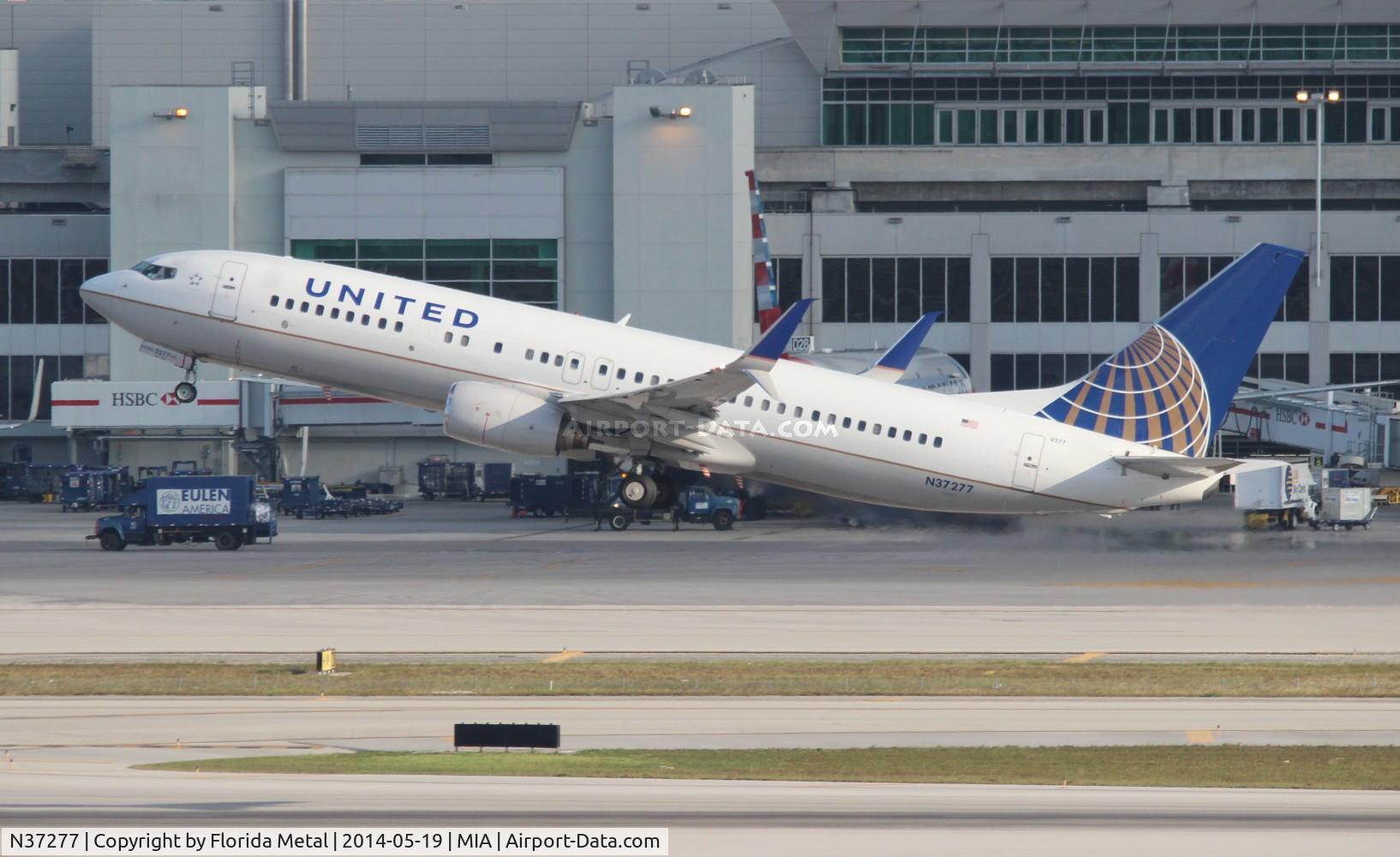 N37277, 2002 Boeing 737-824 C/N 31595, United