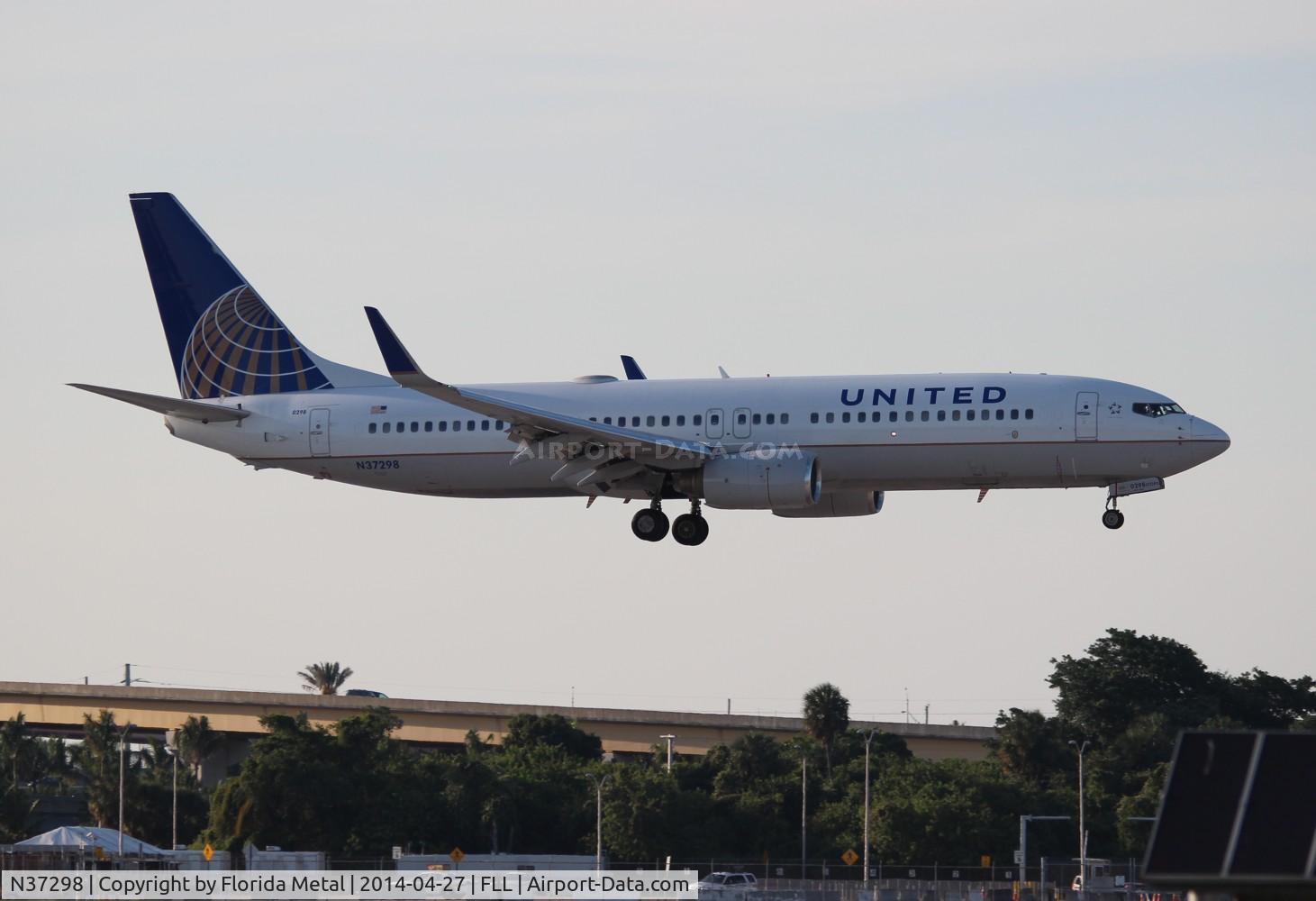 N37298, 2005 Boeing 737-824 C/N 34004, United