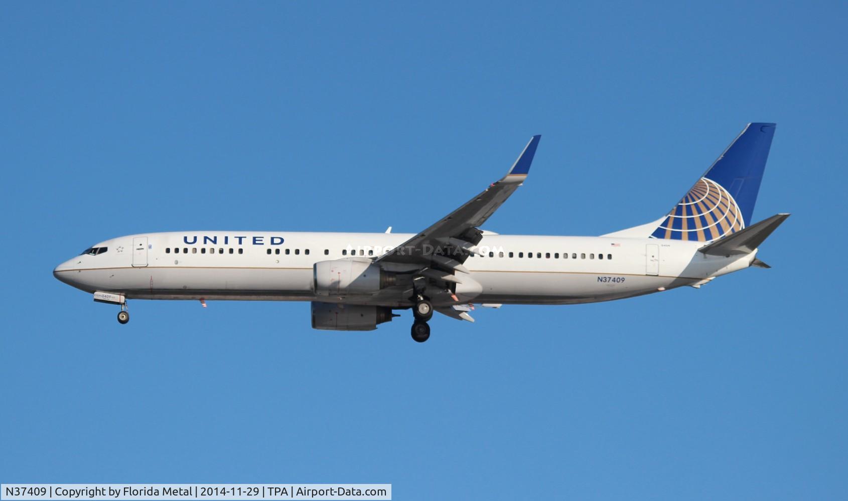 N37409, 2001 Boeing 737-924 C/N 30126, United