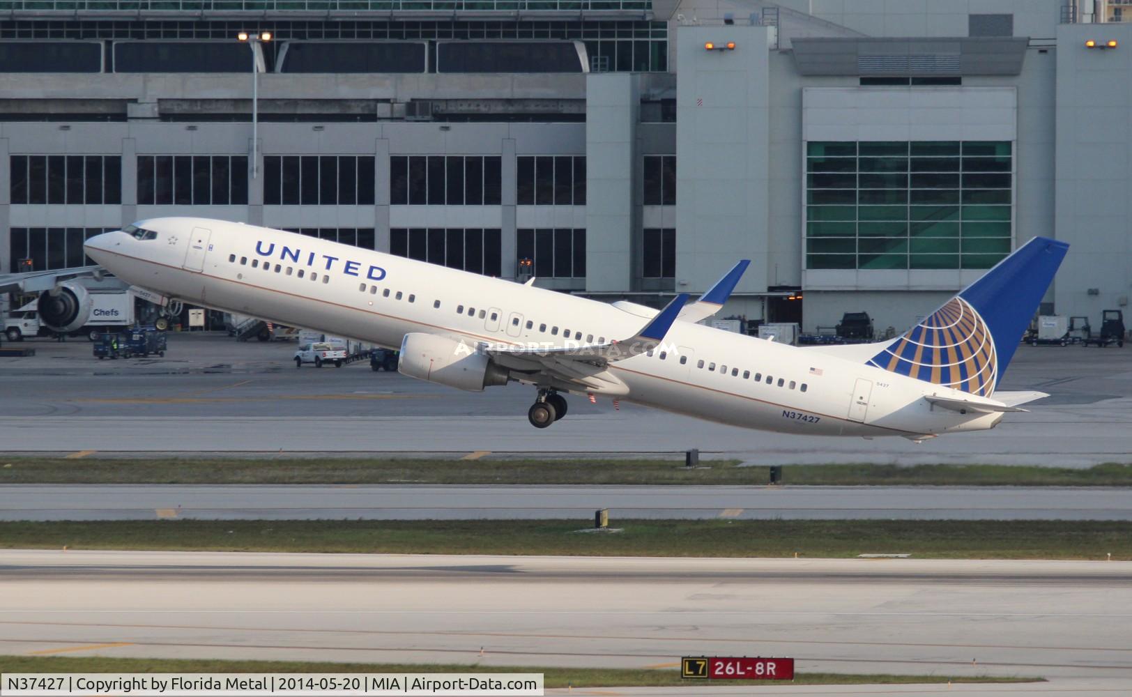 N37427, 2008 Boeing 737-924/ER C/N 37097, United