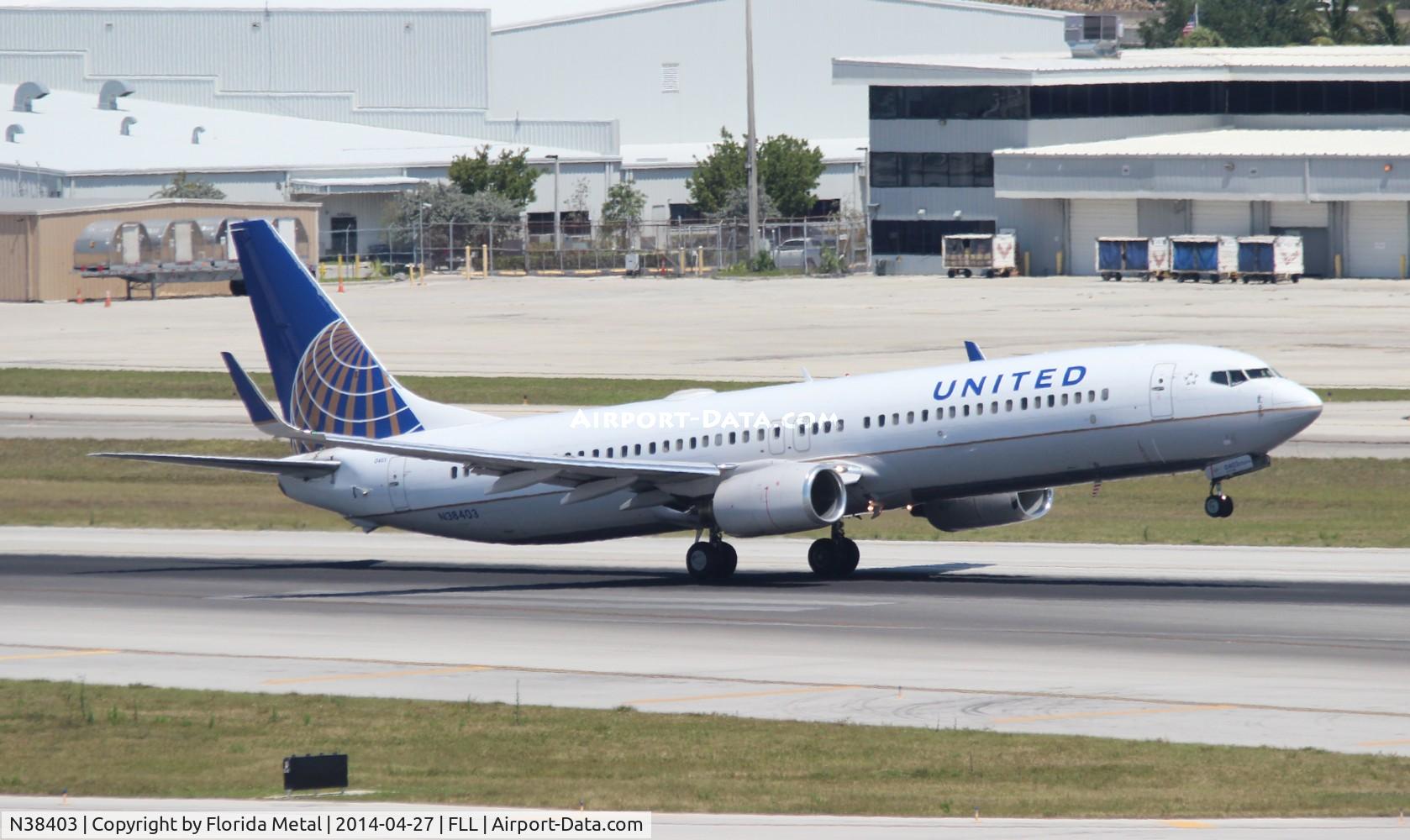 N38403, 2001 Boeing 737-924 C/N 30120, United
