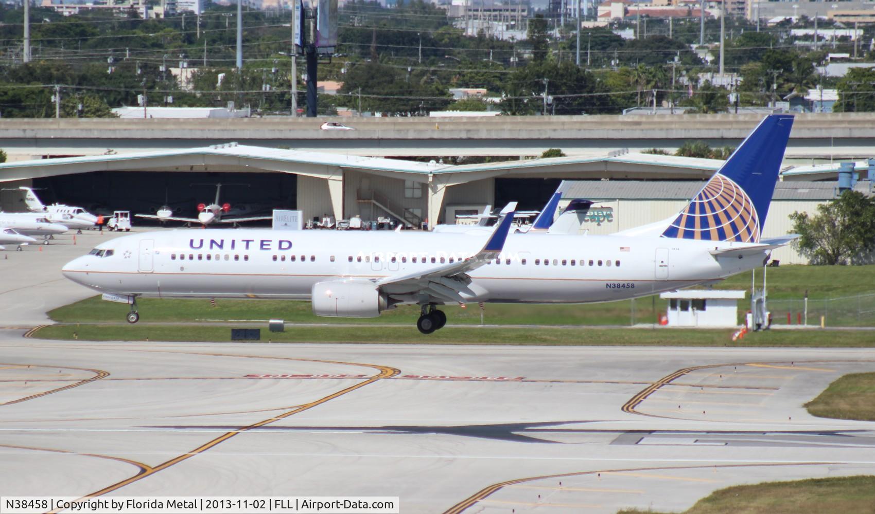 N38458, 2012 Boeing 737-924/ER C/N 37199, United