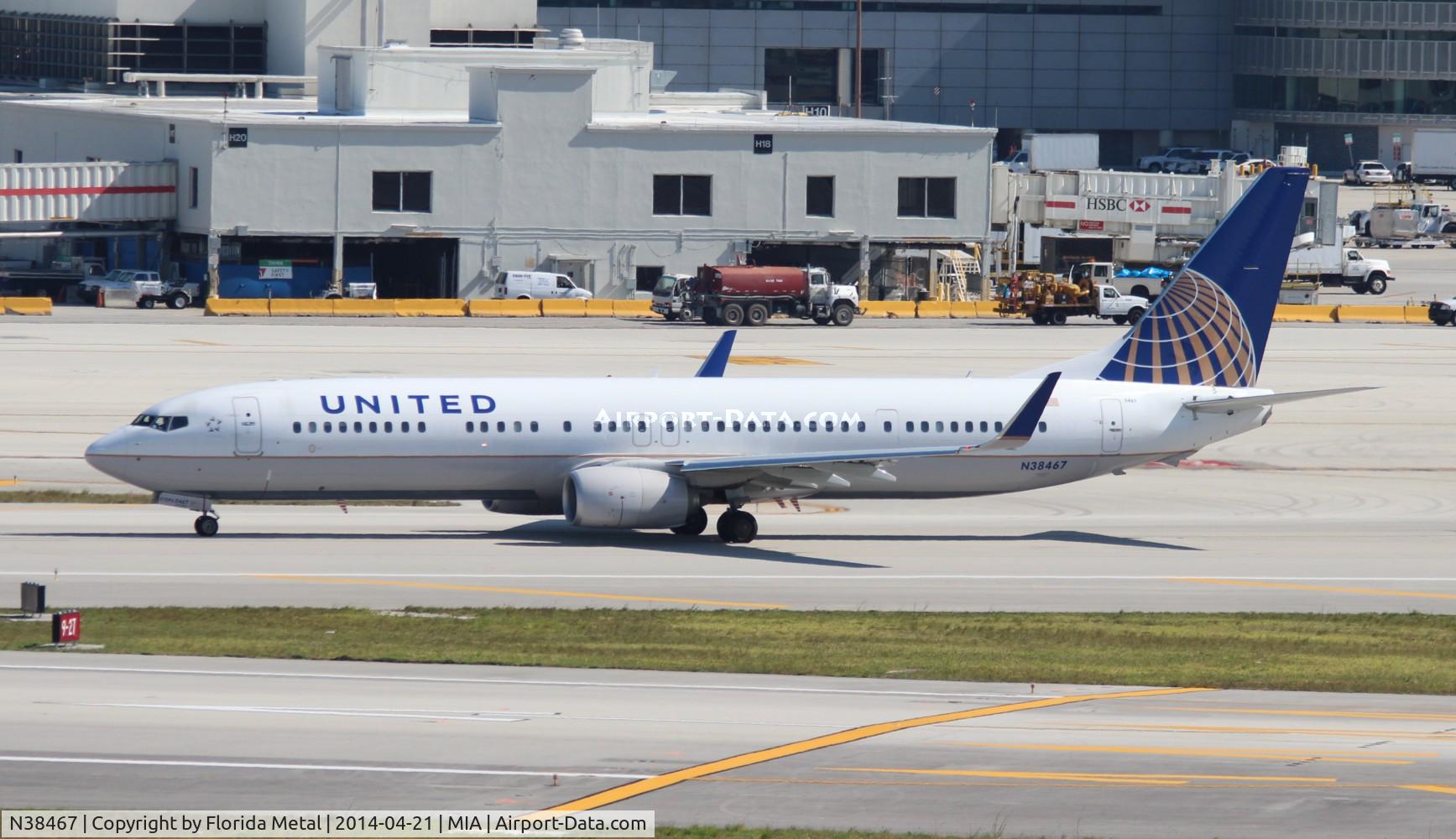 N38467, 2013 Boeing 737-924/ER C/N 33537, United