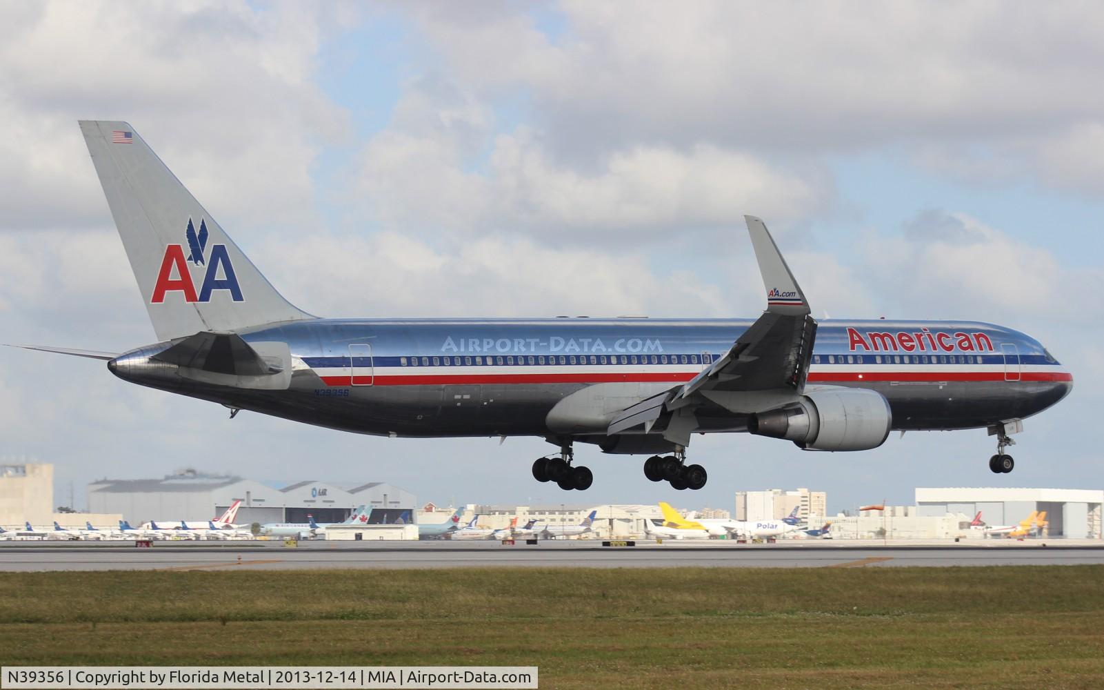N39356, 1988 Boeing 767-323 C/N 24037, American