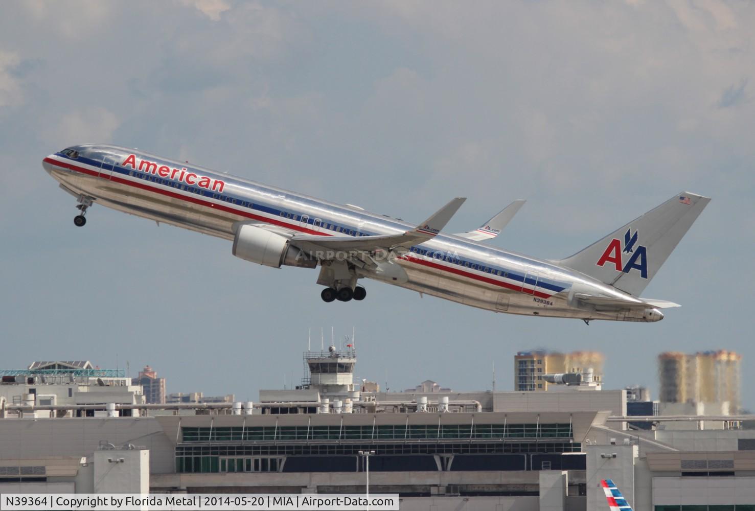 N39364, 1988 Boeing 767-323 C/N 24045, American