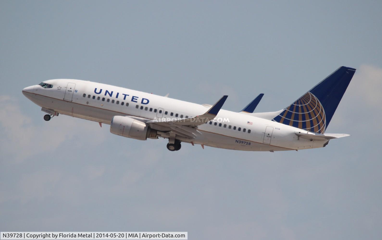N39728, 1999 Boeing 737-724 C/N 28944, United