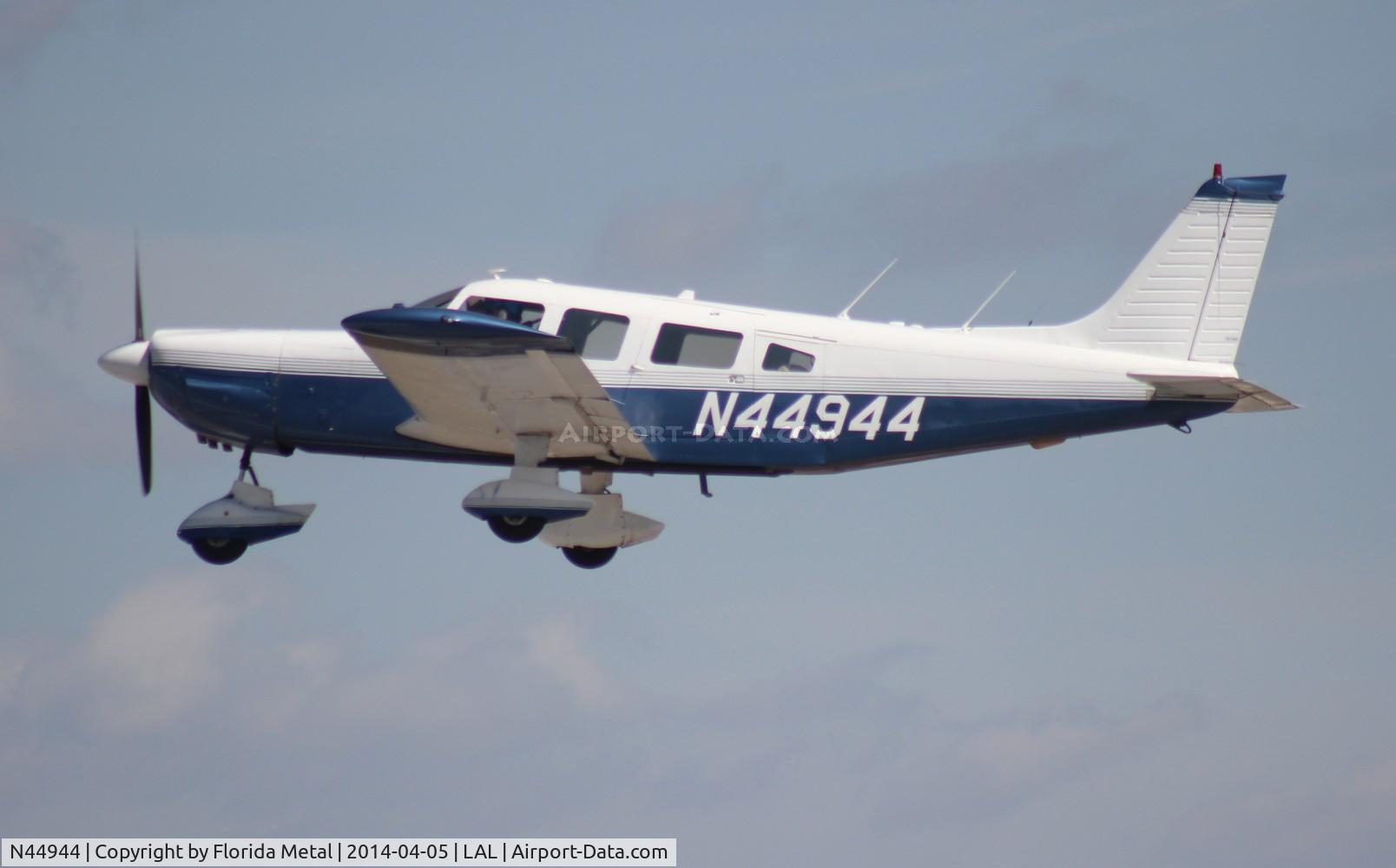 N44944, 1977 Piper PA-32-300 Cherokee Six C/N 32-7740113, PA-32-300