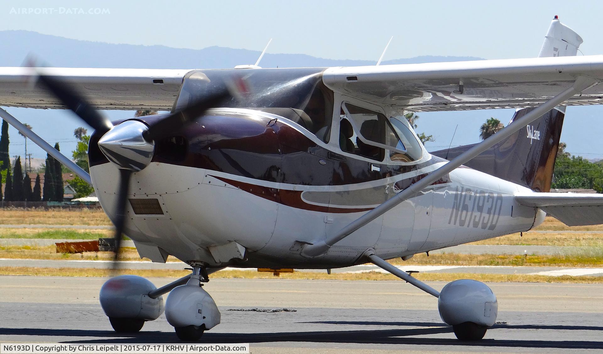 N6193D, Cessna 182T Skylane C/N 18281394, Liberty Air Inc (Los Altos, CA) Cessna 182T taxing out for departure at Reid Hillview Airport, San Jose, CA.