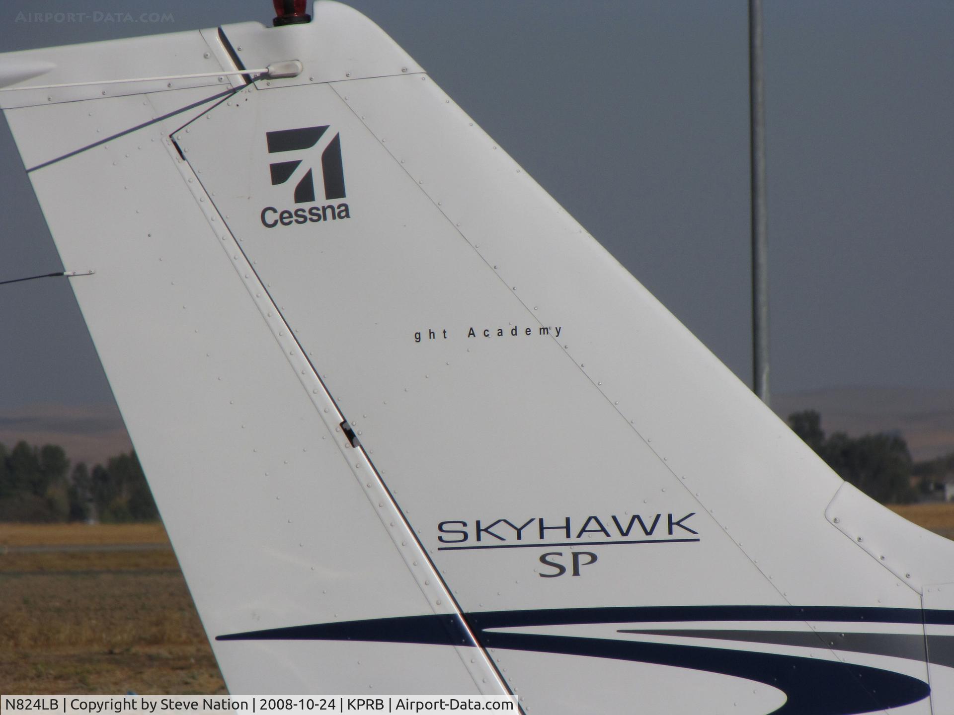 N824LB, 2005 Cessna 172S C/N 172S9824, Close-up of tail on 2005 Cessna 172S visiting @ Paso Robles Municipal Airport, CA