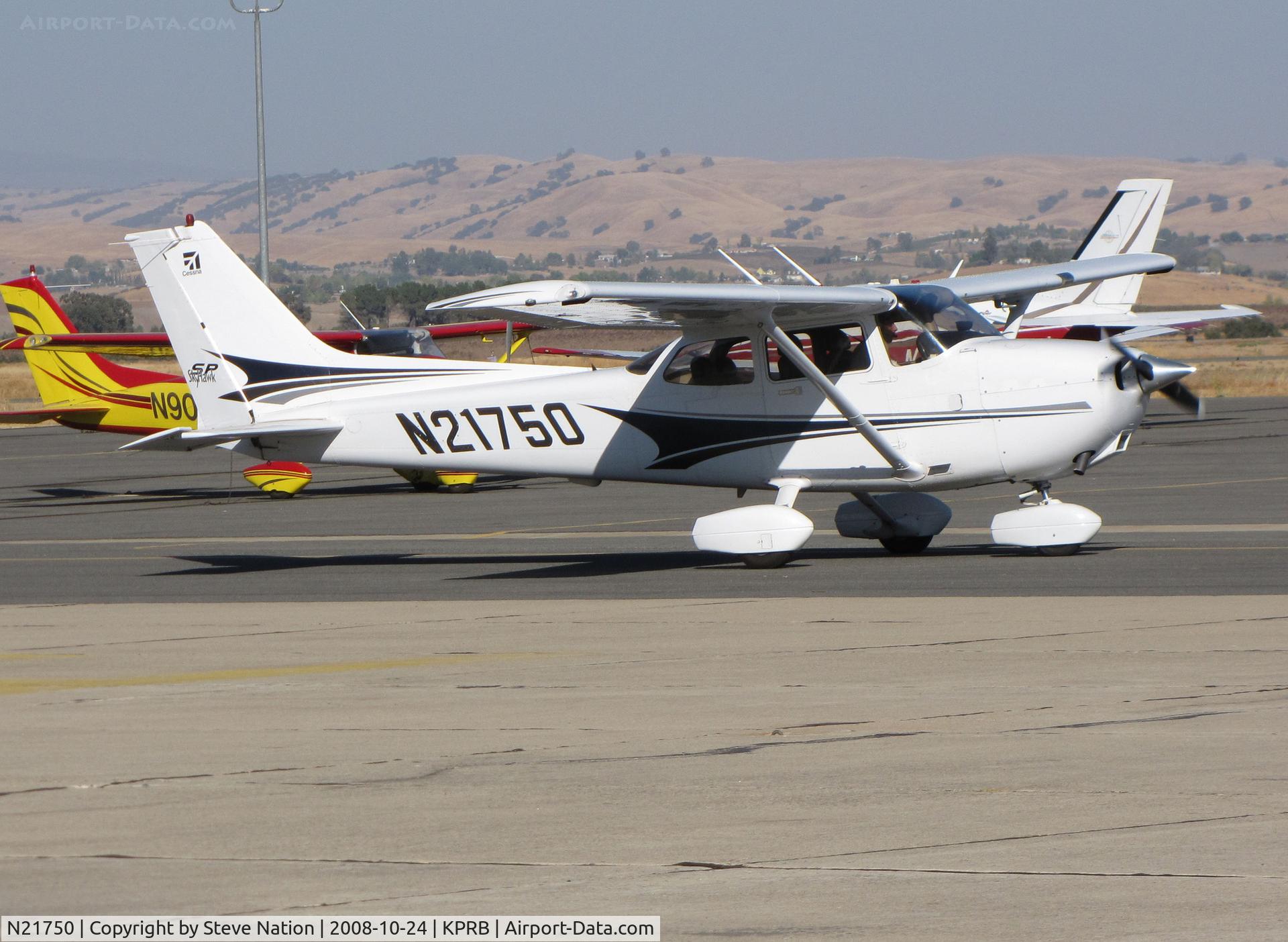 N21750, 2004 Cessna 172S C/N 172S9641, 2004 Cessna 172S Skyhawk SP taxiing from visitor's ramp @Paso Robles Municipal Airport, CA