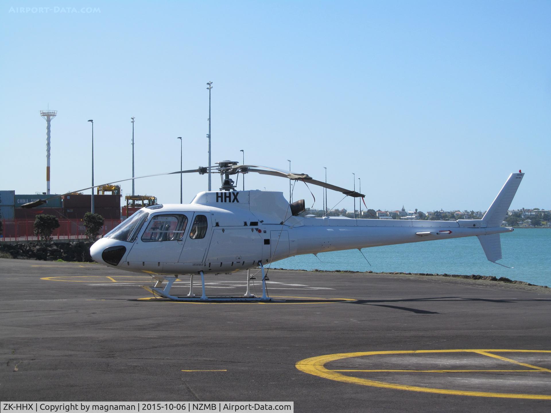 ZK-HHX, 1986 Aerospatiale AS-350B-2 Ecureuil C/N 1940, out in sun at docks heliport