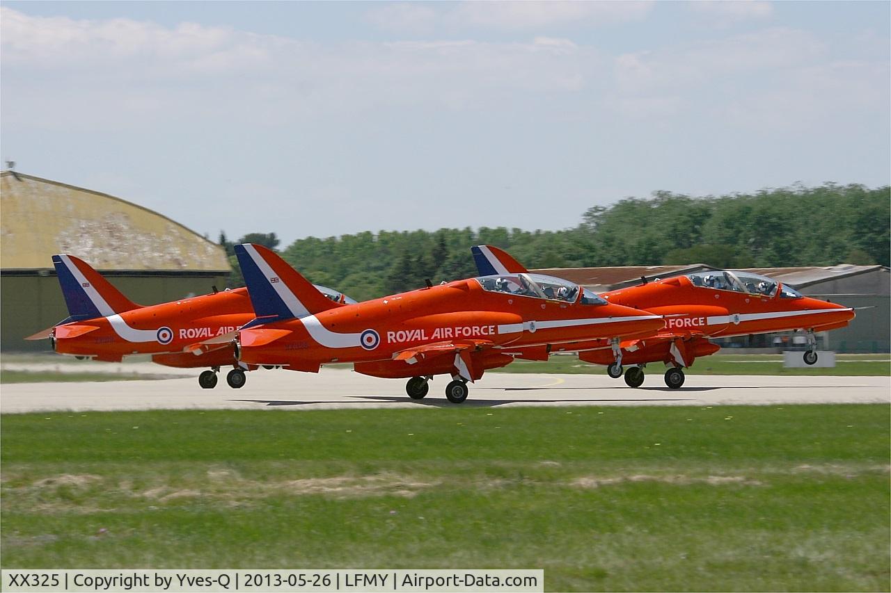 XX325, 1980 Hawker Siddeley Hawk T.1 C/N 169/312150, Royal Air Force Red Arrows Hawker Siddeley Hawk T.1, Take-off Rwy 34, Salon de Provence Air Base 701 (LFMY) Open day 2013