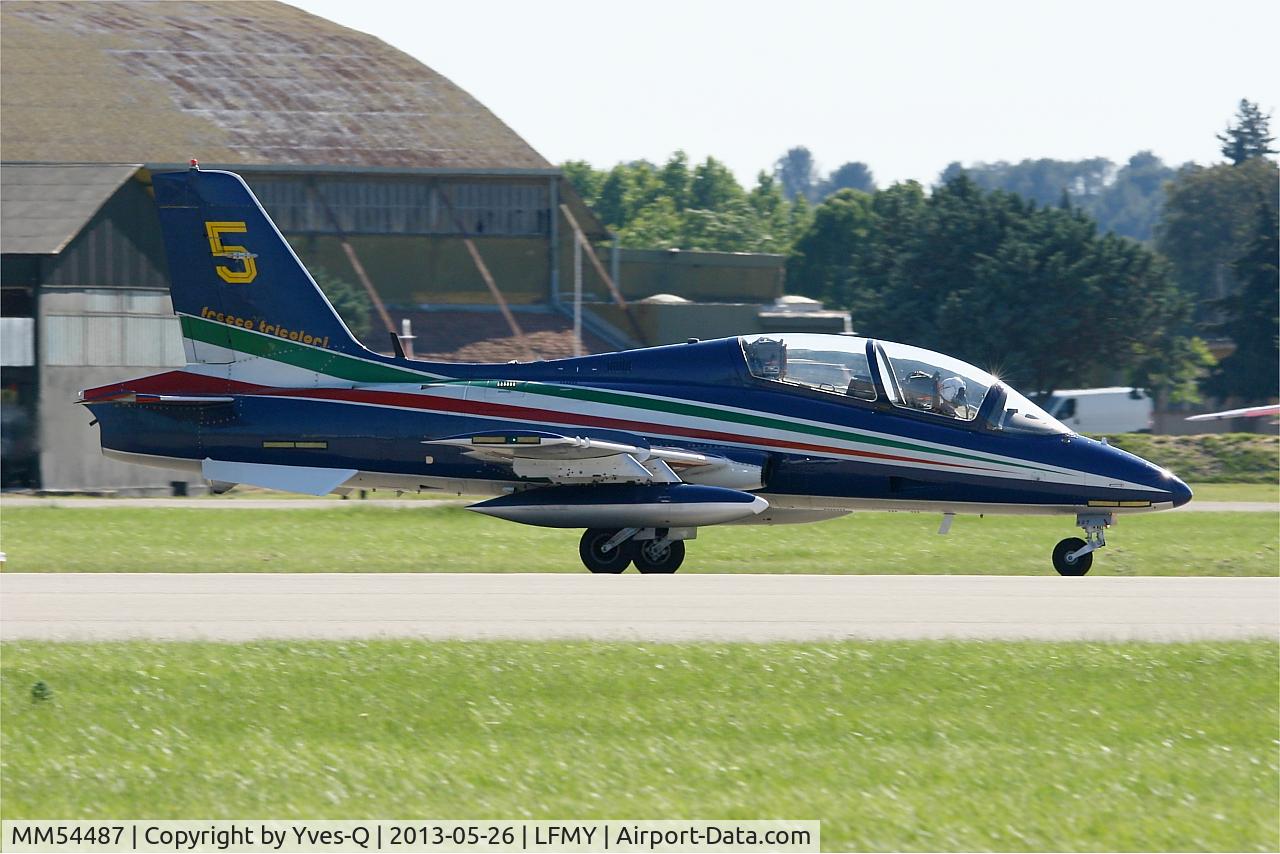 MM54487, Aermacchi MB-339PAN C/N 6684/079/AA035, Italian Air Force Aermacchi MB-339PAN, Frecce Tricolori Aerobatic Team, Salon De Provence Air Base 701 (LFMY)