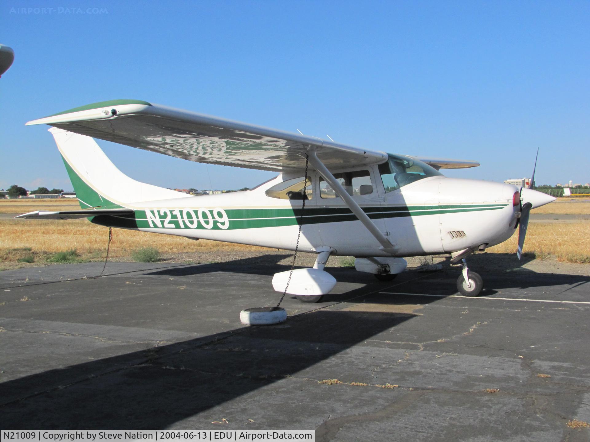 N21009, 1972 Cessna 182P Skylane C/N 18261354, Southern California-based 1972 Cessna Skylane 182P visiting @ University Airport, Davis, CA