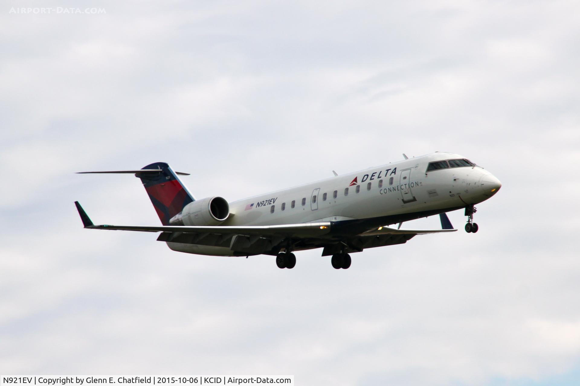 N921EV, 2003 Bombardier CRJ-200ER (CL-600-2B19) C/N 7819, Final approach runway 27