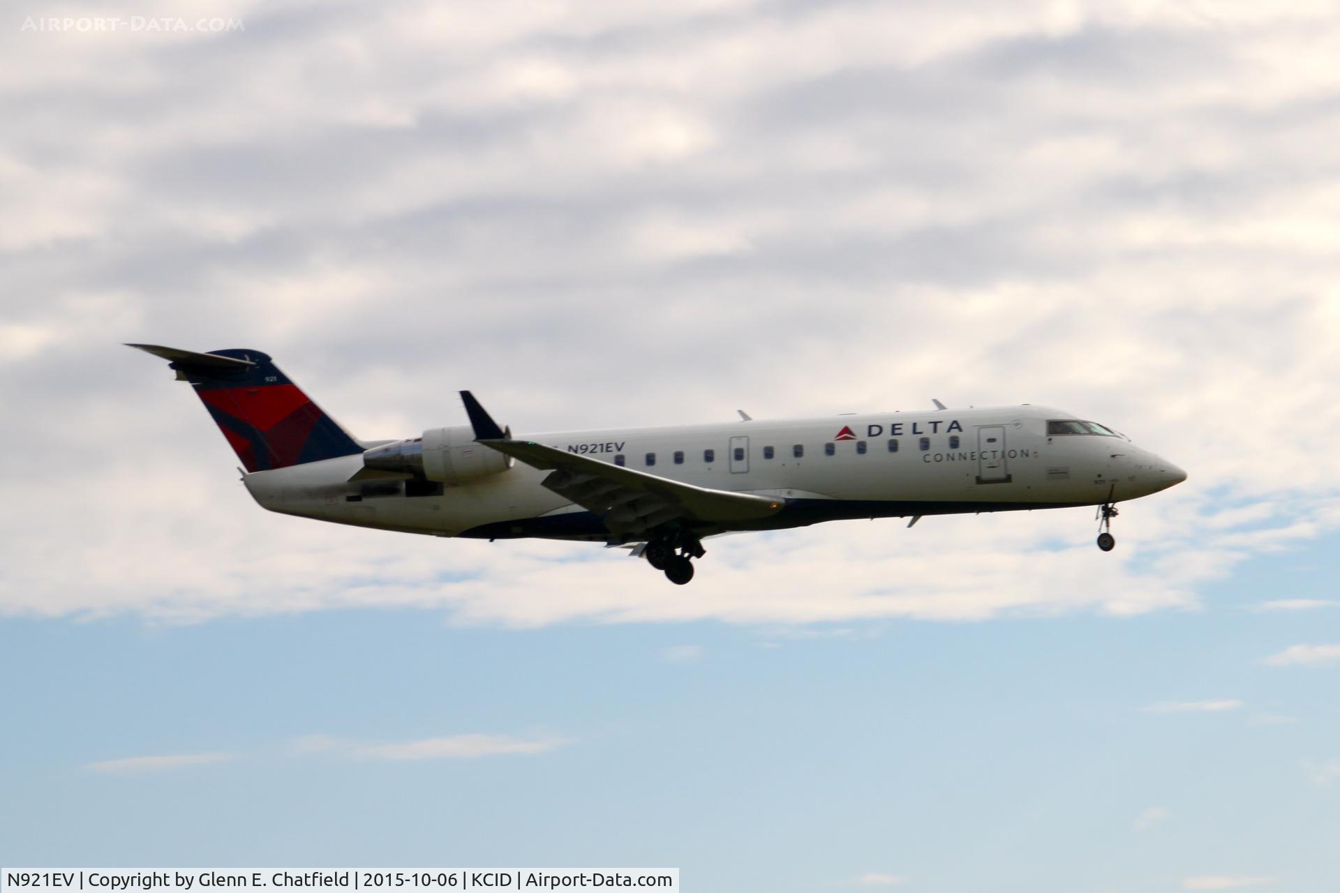 N921EV, 2003 Bombardier CRJ-200ER (CL-600-2B19) C/N 7819, Final approach runway 27