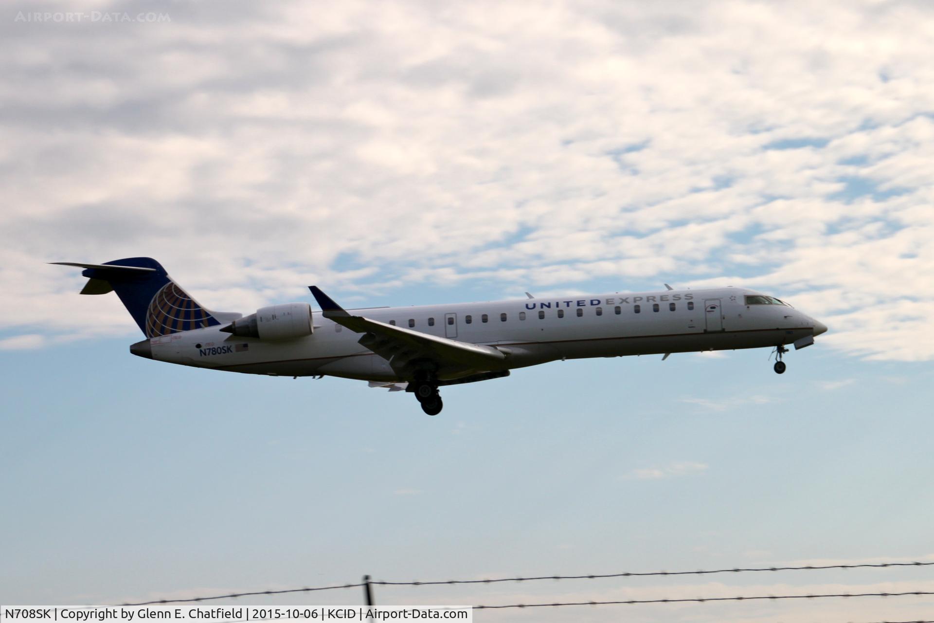 N708SK, 2004 Bombardier CRJ-701ER (CL-600-2C10) Regional Jet C/N 10156, Final approach runway 27