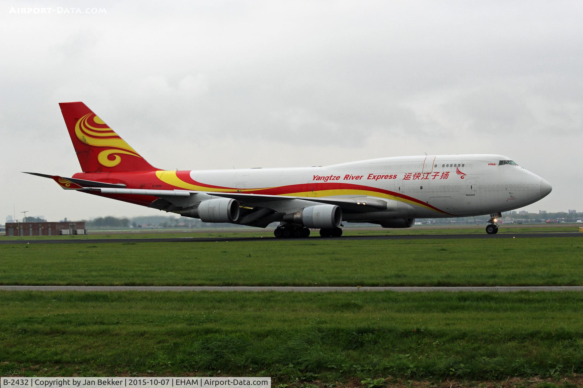 B-2432, 1998 Boeing 747-481/BCF C/N 28283, Arrival at Schiphol on a rainey afternoon