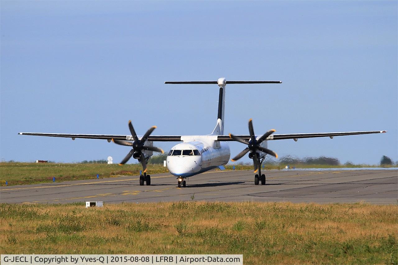 G-JECL, 2005 De Havilland Canada DHC-8-402Q Dash 8 C/N 4114, De Havilland Canada DHC-8-402Q Dash 8, Taxiing to boarding ramp, Brest-Bretagne Airport (LFRB-BES)