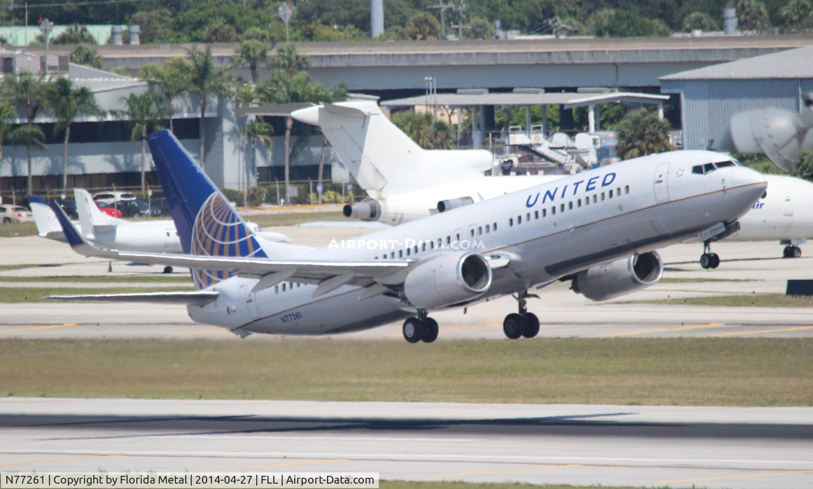 N77261, 2001 Boeing 737-824 C/N 31582, United