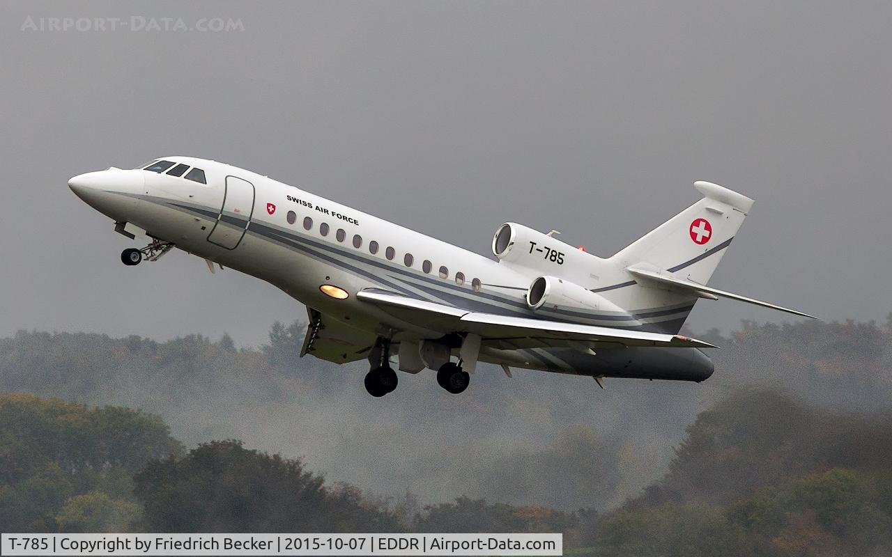 T-785, 2007 Dassault Falcon 900EX EASy II C/N 195, departure to Bern via RW27