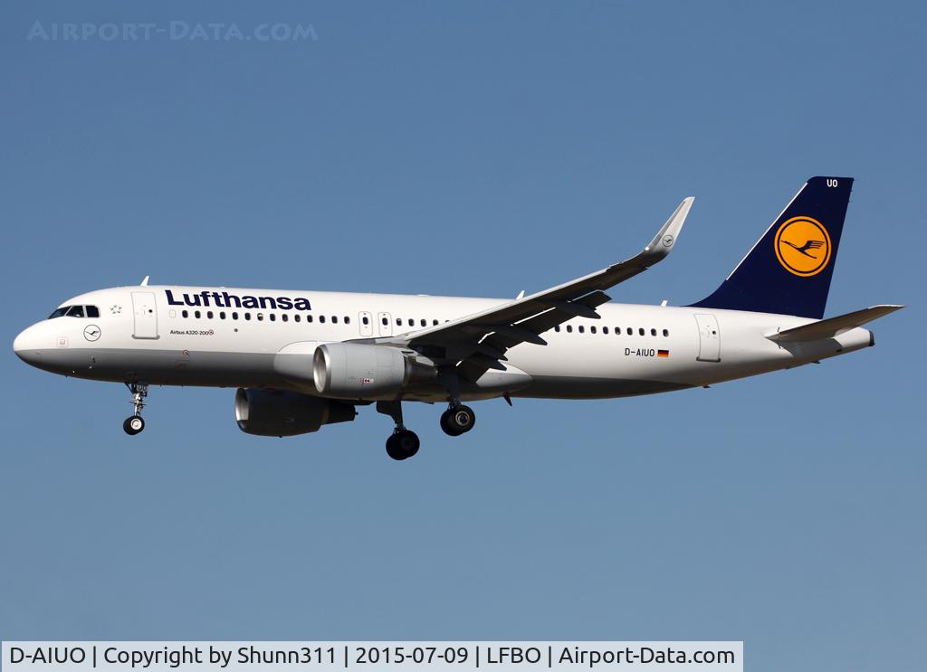 D-AIUO, 2015 Airbus A320-214 C/N 6636, Landing rwy 32L
