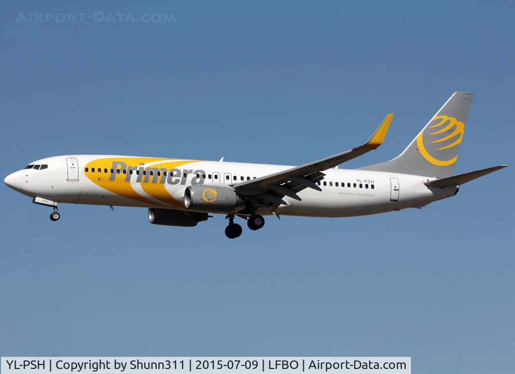 YL-PSH, 2005 Boeing 737-86N C/N 34247, Landing rwy 32L