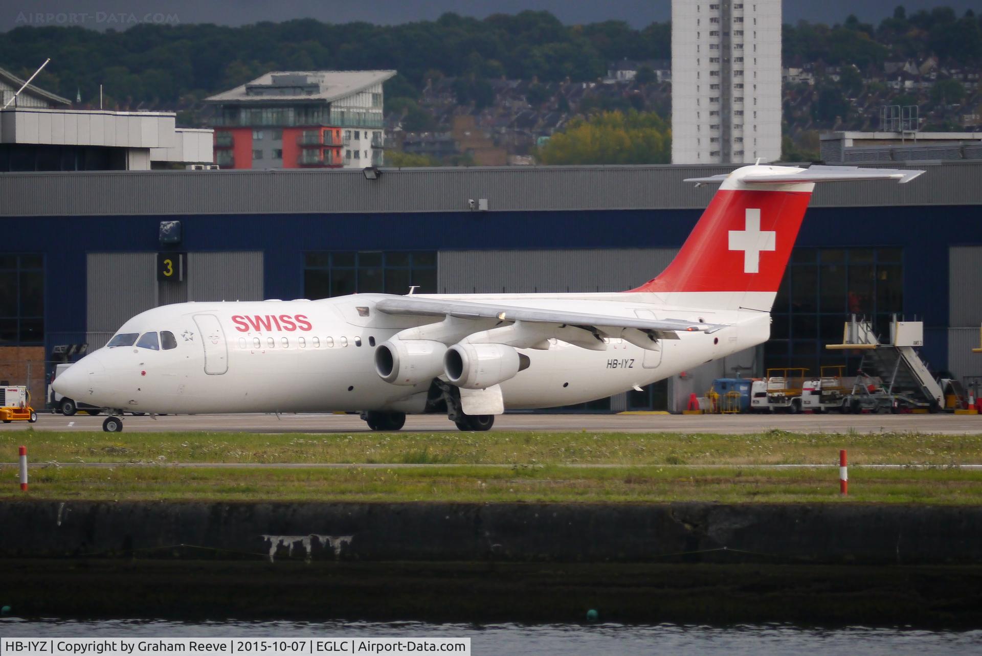 HB-IYZ, 1998 British Aerospace Avro 146-RJ100 C/N 0338, About to depart.