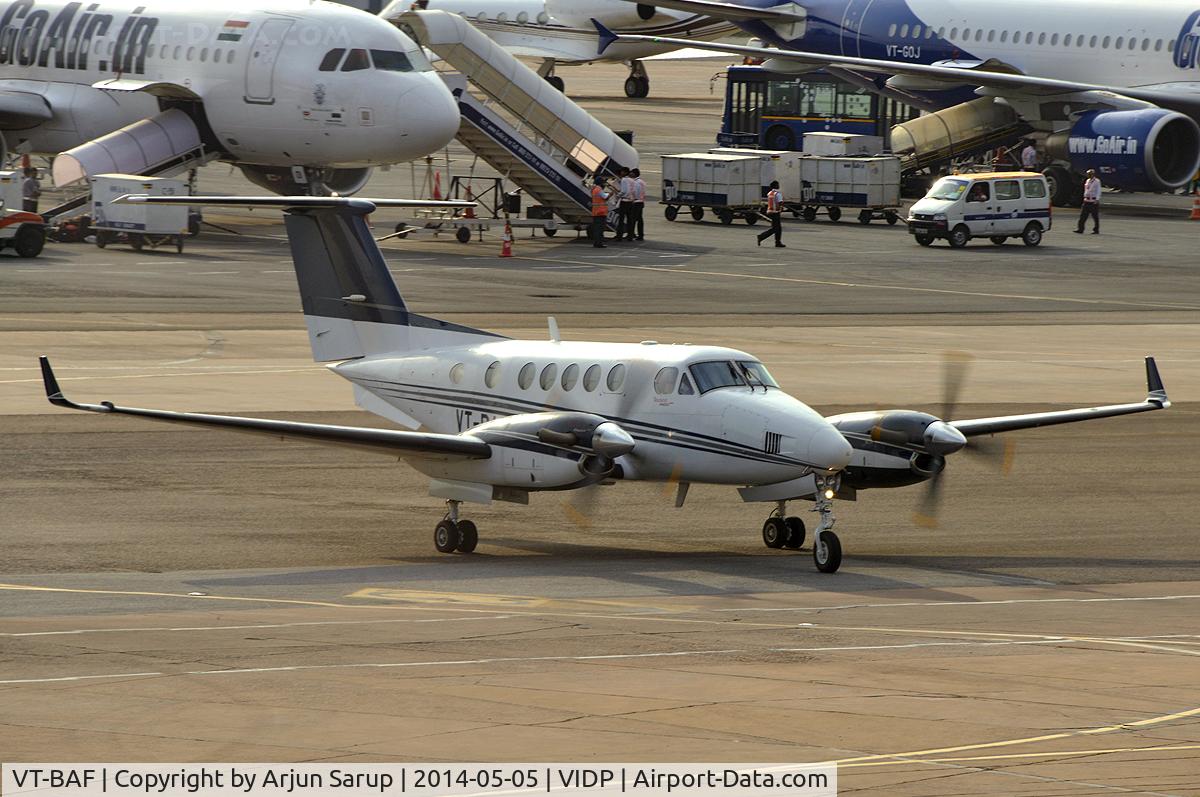VT-BAF, 2006 Raytheon B200 King Air C/N BB-1939, Taxiing in to IGIA T-1.