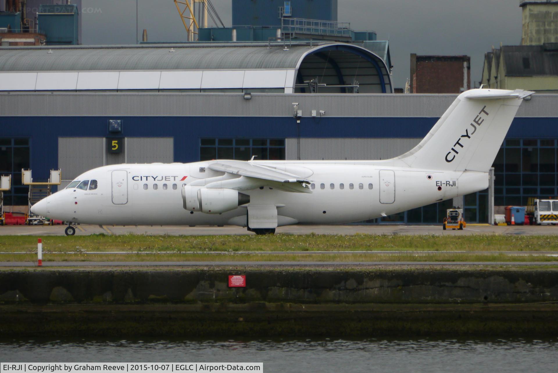 EI-RJI, 1999 British Aerospace Avro 146-RJ85A C/N E2346, About to depart.