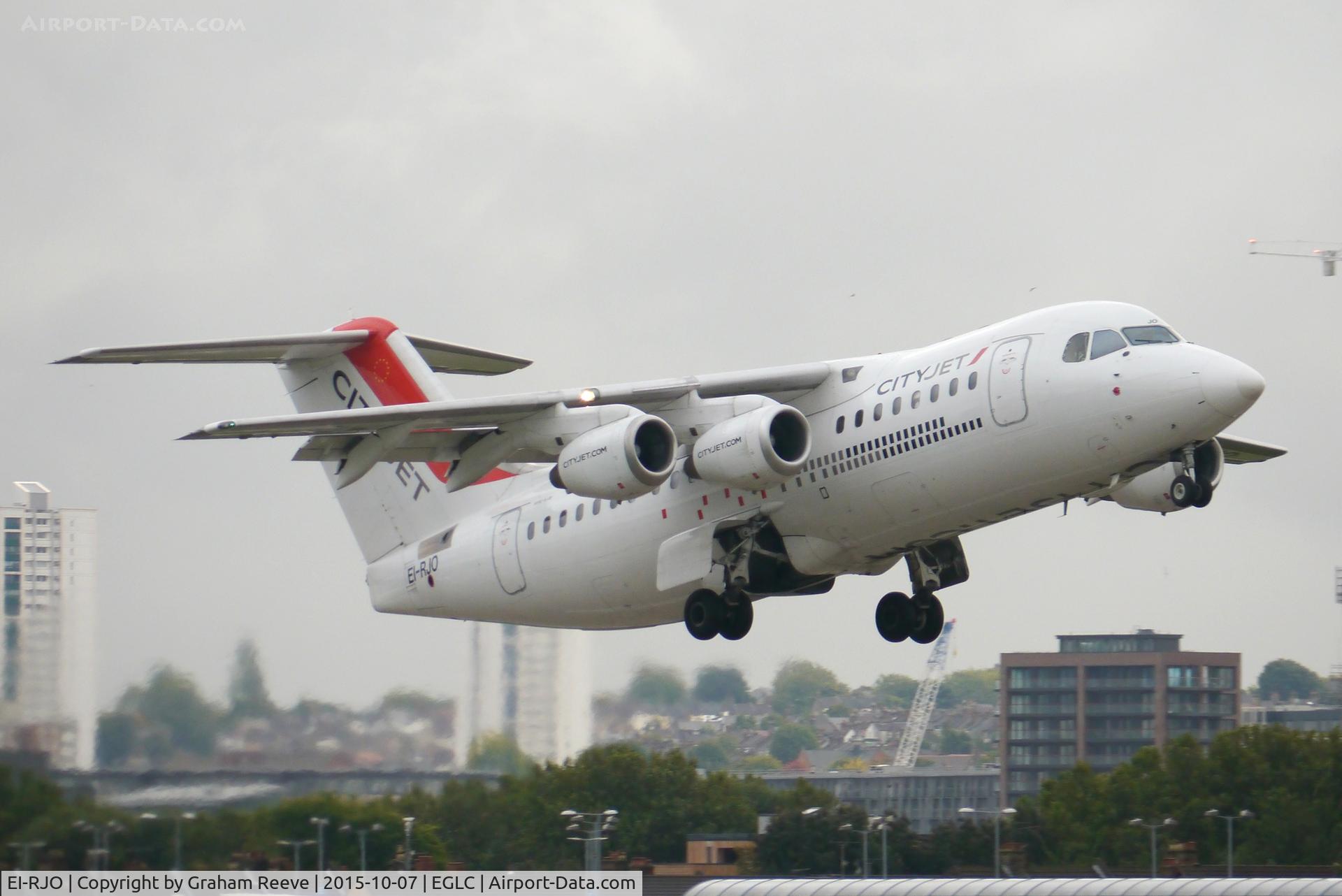 EI-RJO, 1999 British Aerospace Avro 146-RJ85A C/N E2352, Departing from London City.