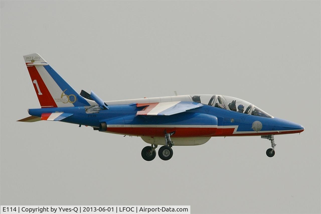 E114, Dassault-Dornier Alpha Jet E C/N E114, Dassault-Dornier Alpha Jet E (F-TERR), Athos 01 leader of Patrouille de France 2013, Short approach rwy 10, Châteaudun Air Base 279 (LFOC) Open day 2013