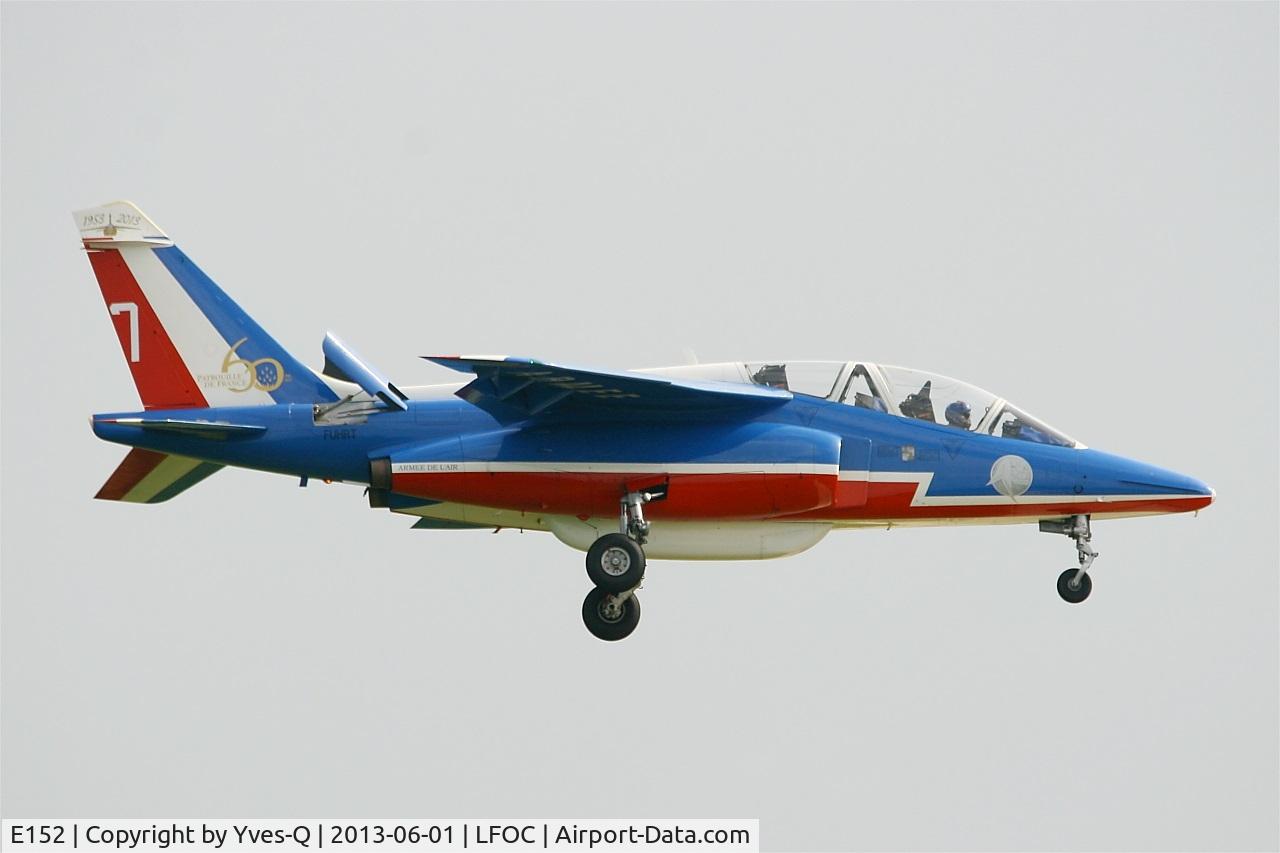 E152, Dassault-Dornier Alpha Jet E C/N E152, Dassault Dornier Alphajet E (F-UHRT), Athos 07 of Patrouille de France 2013, Short approach rwy 10, Châteaudun Air Base 279 (LFOC) Open day 2013