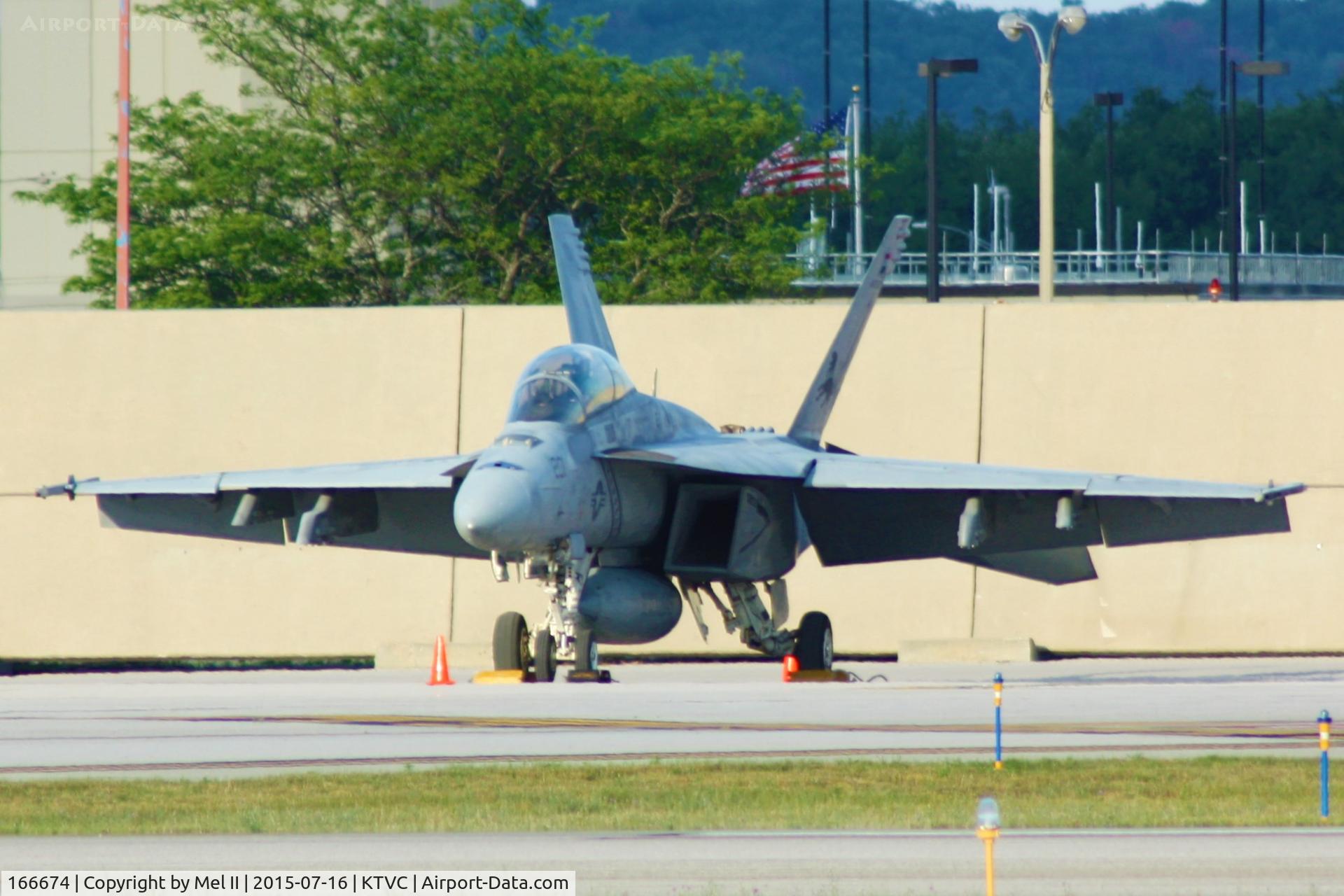 166674, Boeing F/A-18F Super Hornet C/N F152, VFA-213 AJ201 Parked