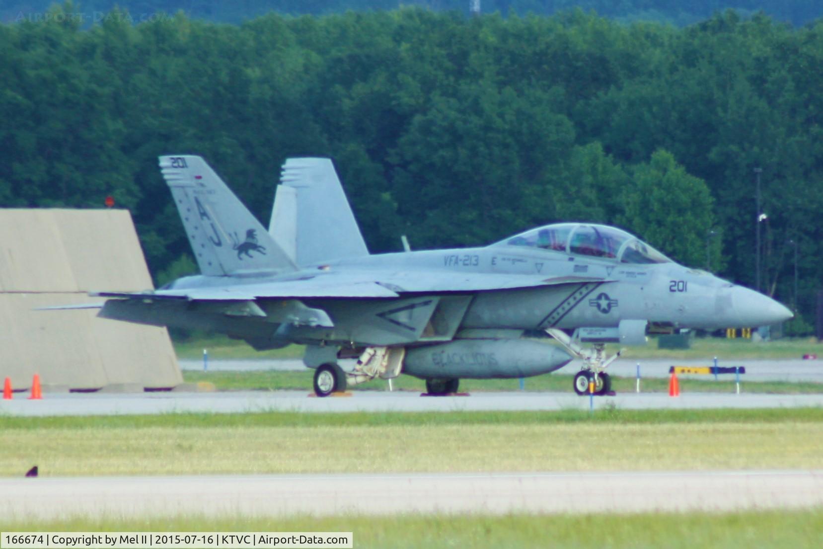 166674, Boeing F/A-18F Super Hornet C/N F152, VFA-213 AJ201 Parked