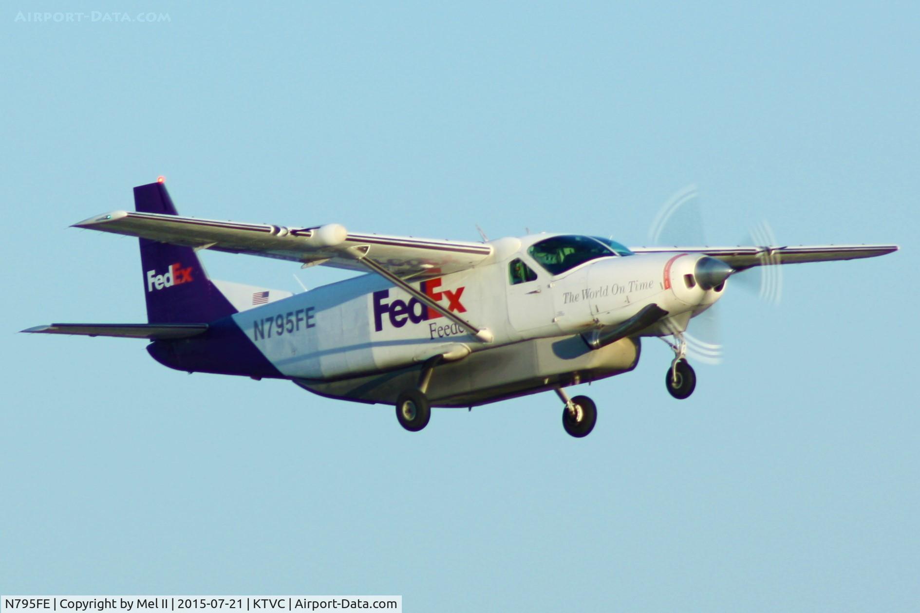 N795FE, 1991 Cessna 208B C/N 208B0293, Departing RWY 28