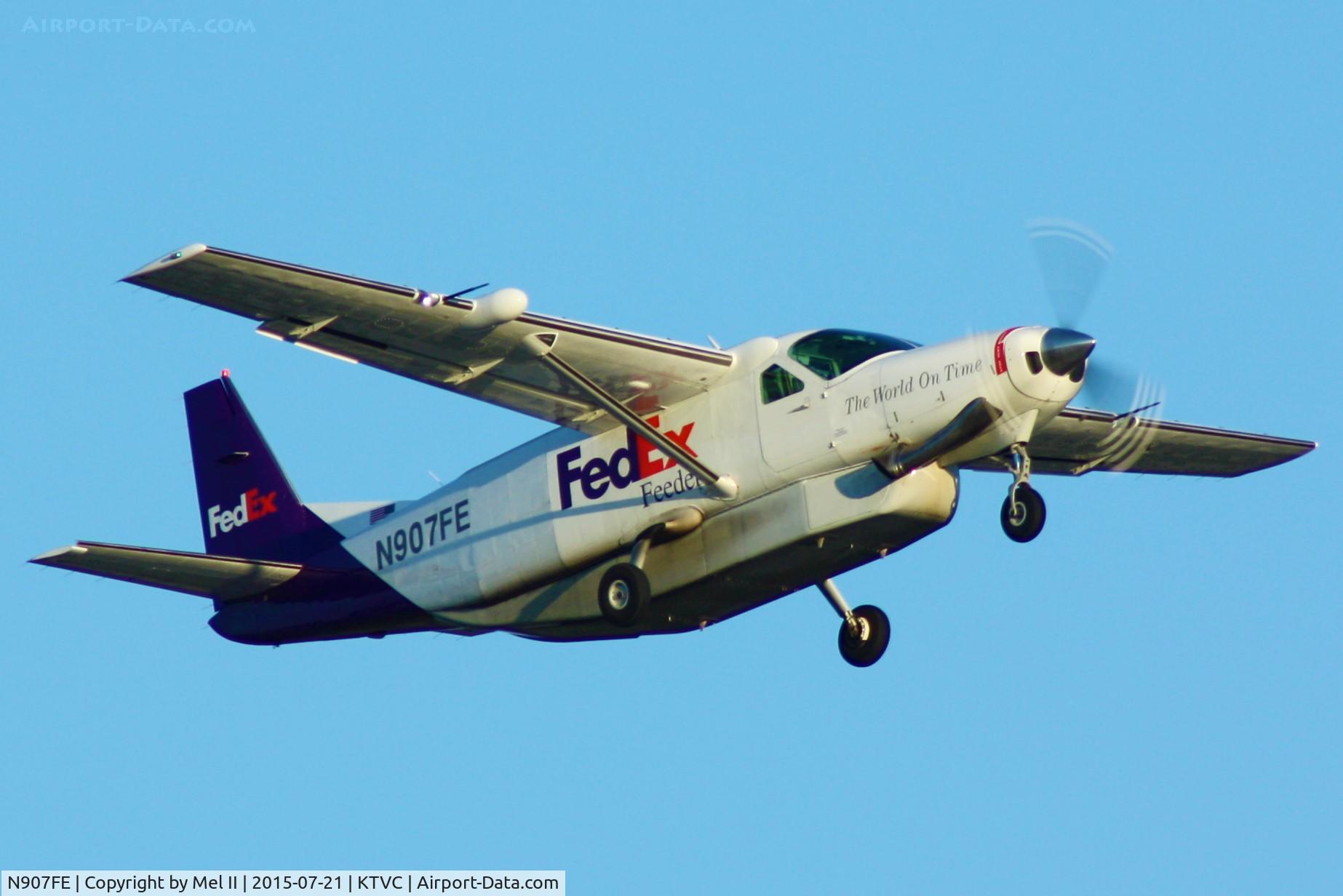 N907FE, 1986 Cessna 208B C/N 208B0007, Departing RWY 28