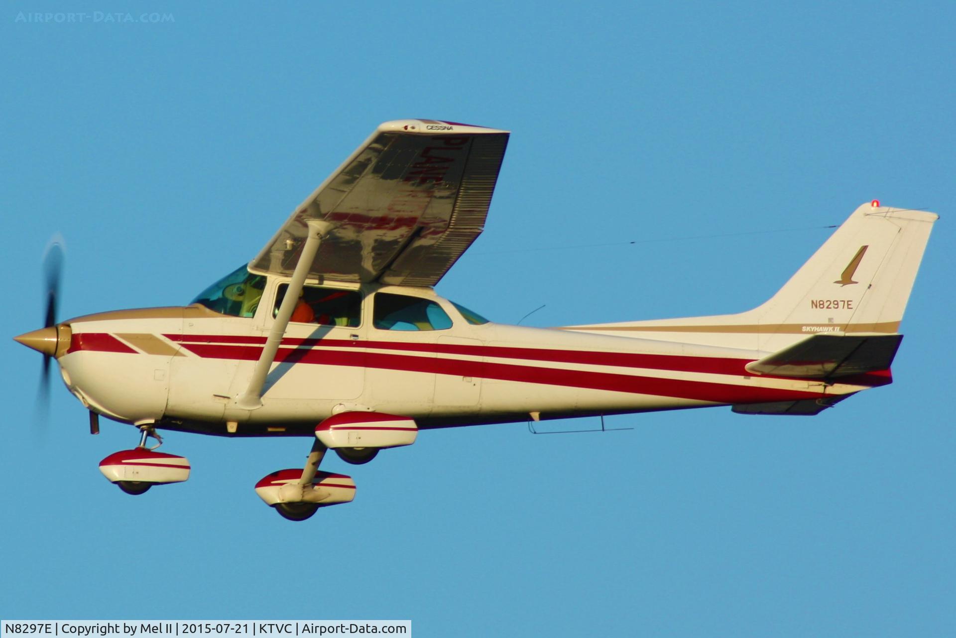 N8297E, 1979 Cessna 172N C/N 17272183, Departing RWY 36