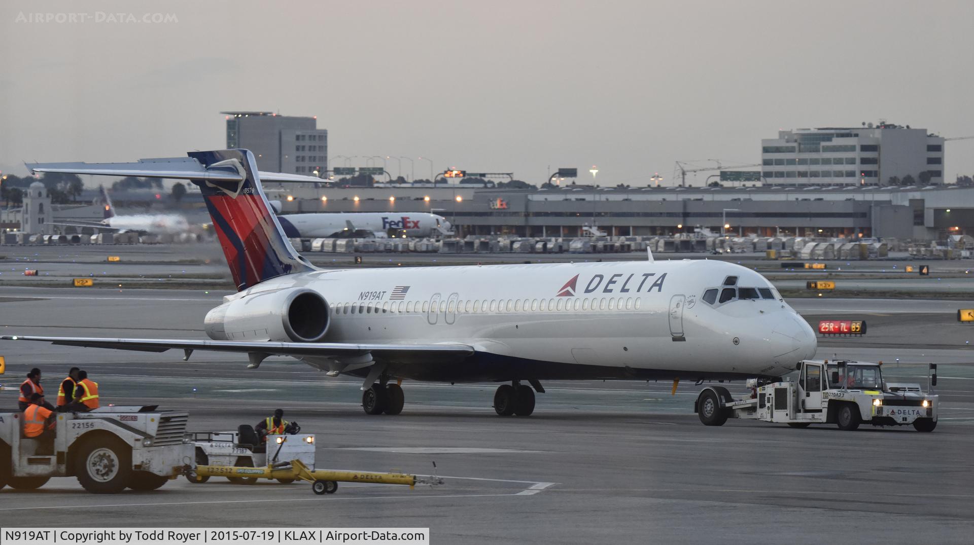 N919AT, 2001 Boeing 717-200 C/N 55084, Early morning tow to gate