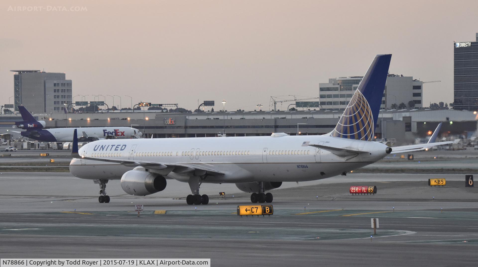 N78866, 2002 Boeing 757-33N C/N 32591, Taxiing for departure at LAX