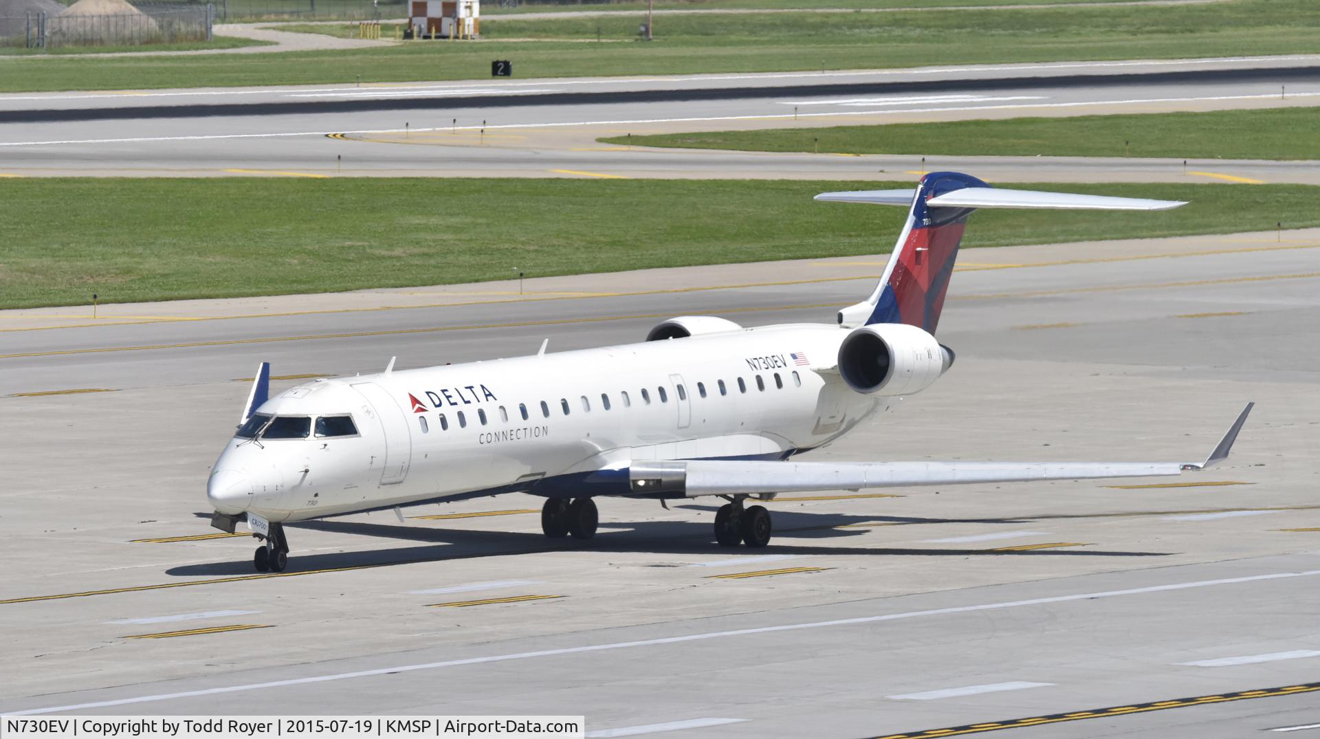 N730EV, 2004 Bombardier CRJ-701 (CL-600-2C10) Regional Jet C/N 10141, Taxiing at MSP
