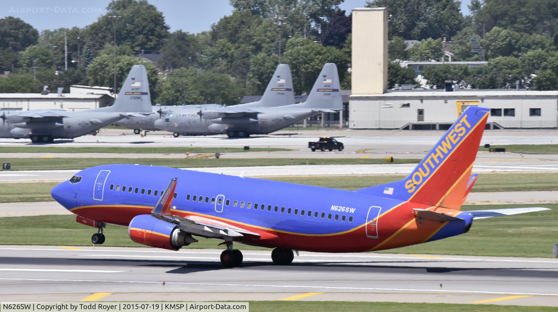 N626SW, 1996 Boeing 737-3H4 C/N 27702, Departing MSP