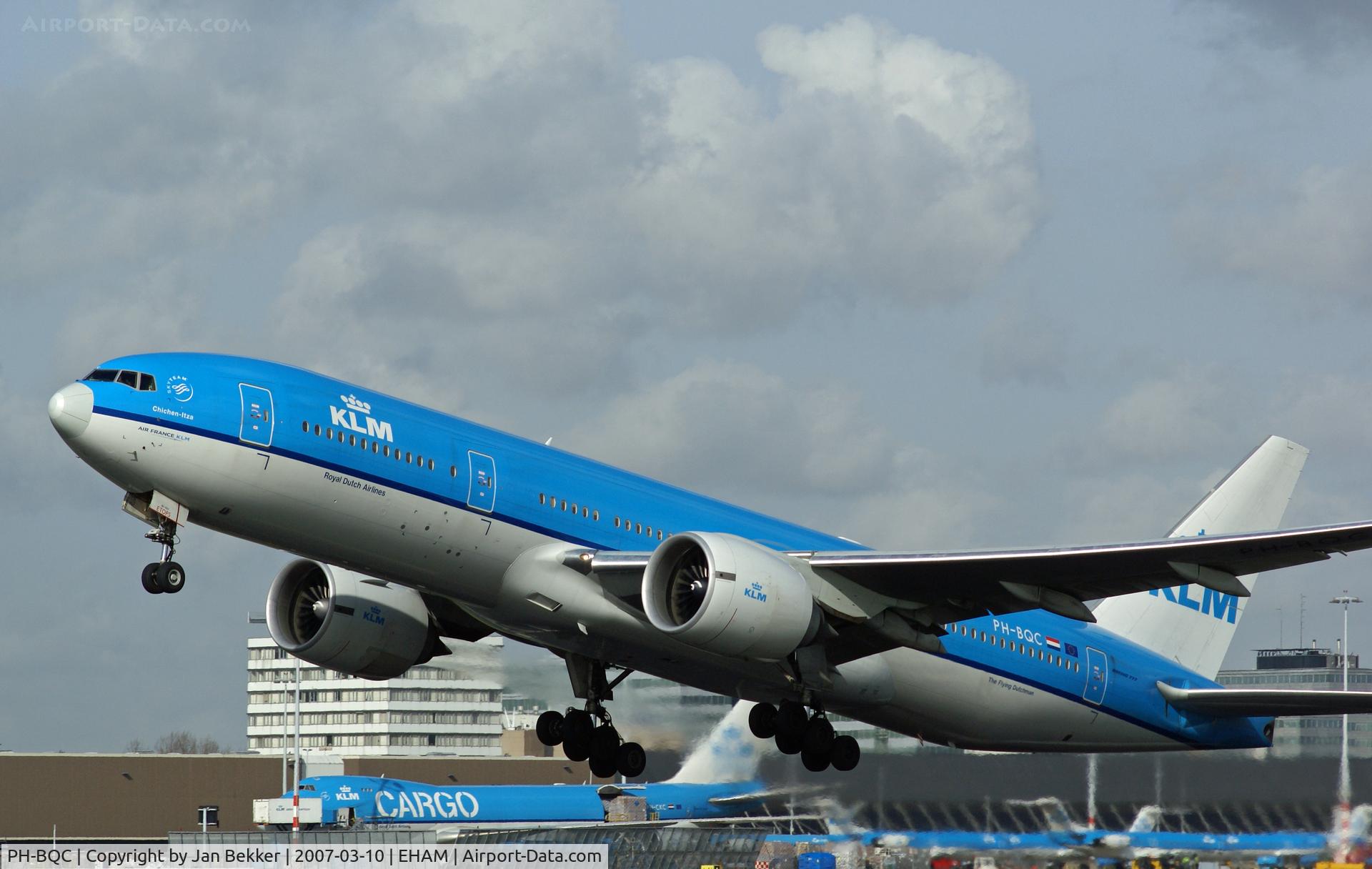 PH-BQC, 2003 Boeing 777-206/ER C/N 29397, Taking off from the Kaagbaan at Schiphol