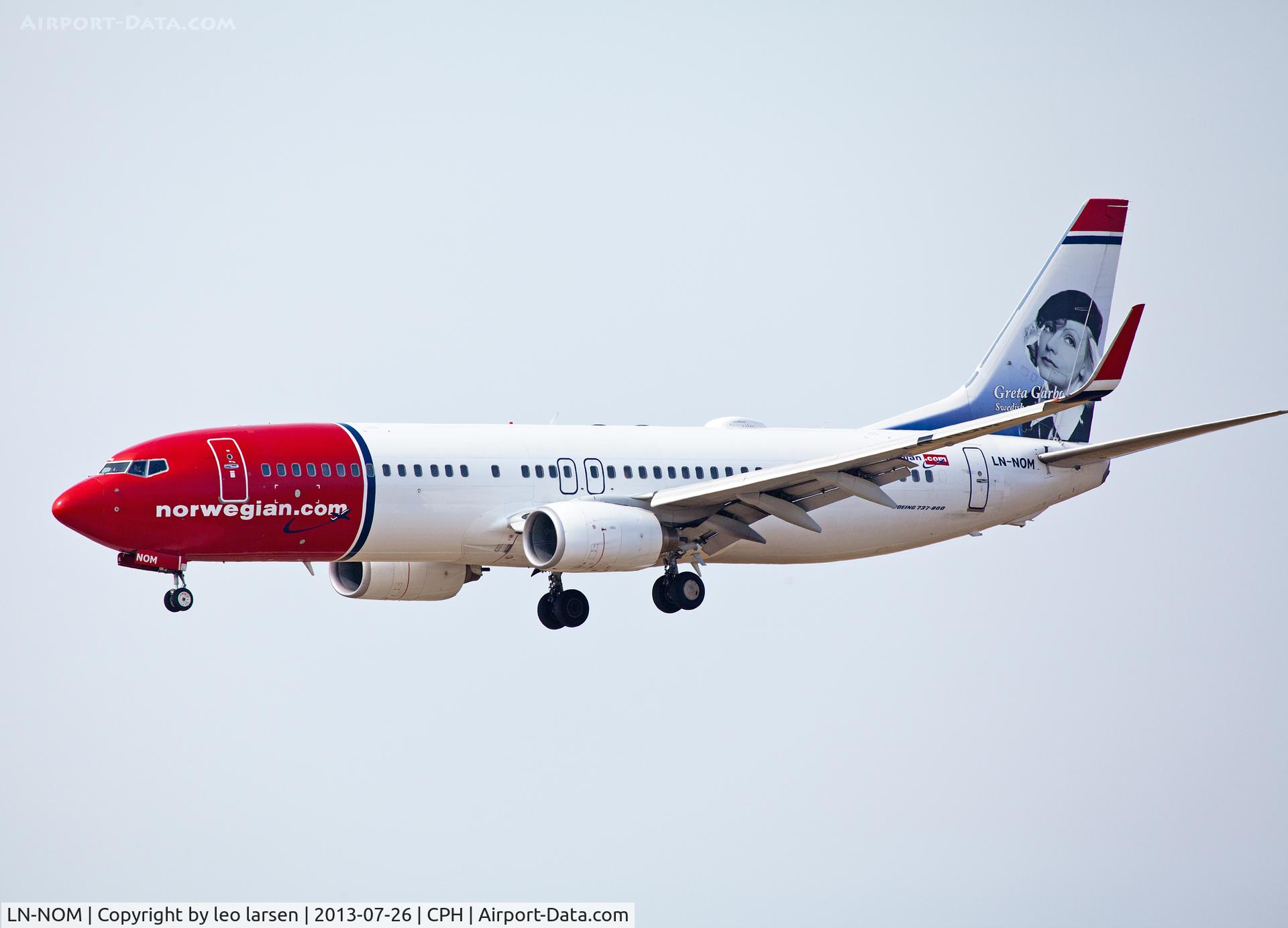 LN-NOM, 2001 Boeing 737-86N C/N 28642, Copenhagen 26.7.13