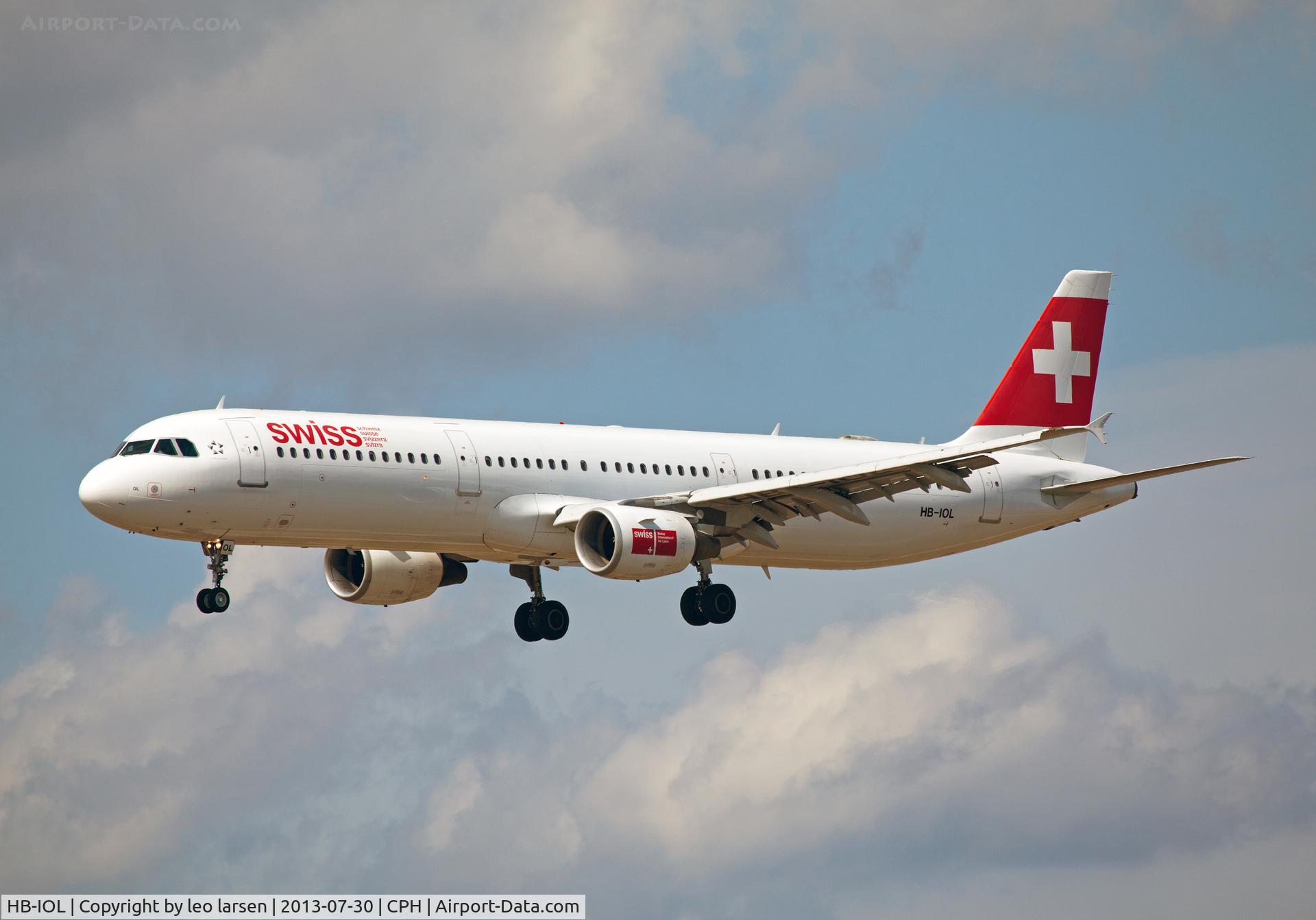 HB-IOL, 1999 Airbus A321-111 C/N 1144, Copenhagen 30.7.13