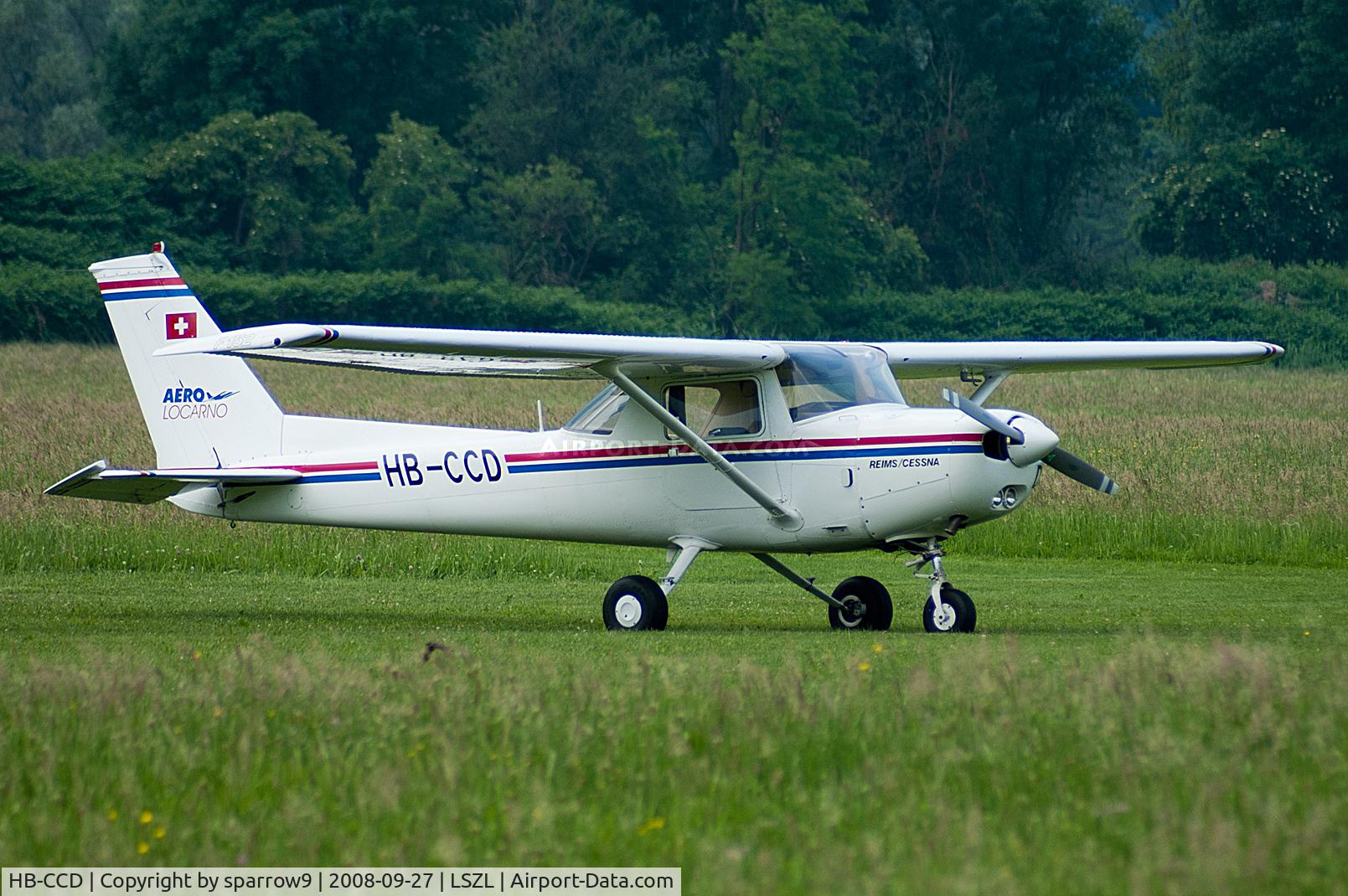 HB-CCD, 1979 Reims F152 C/N F15201565, Waiting for the next pilot. HB-registered from 1979-03-14 until 2021-06-03, to Italy.