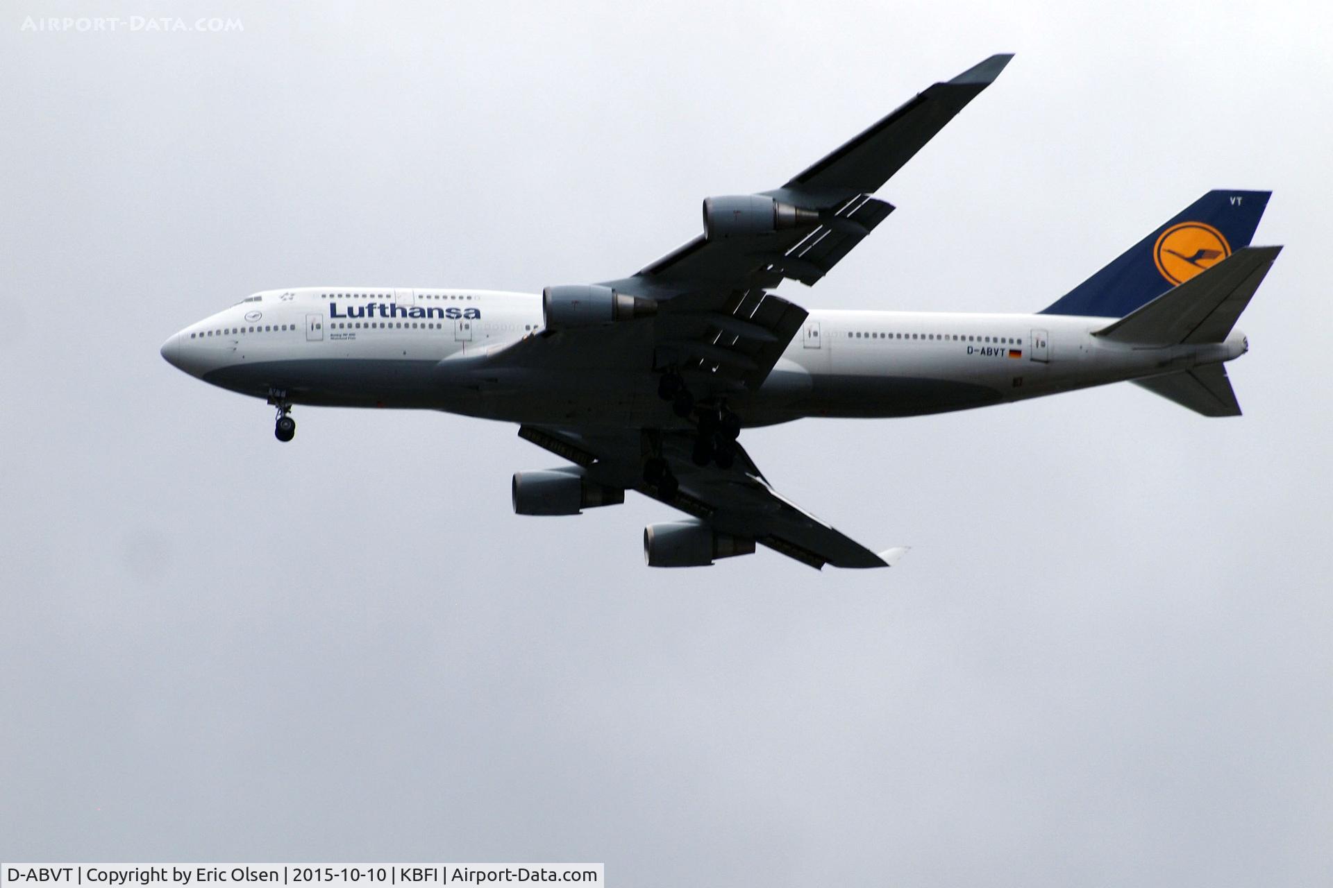 D-ABVT, 1997 Boeing 747-430 C/N 28287, Lufthansa 747 approaching SEA-TAC as seen from the Museum of Flight at Boeing Field in Seattle, WA.