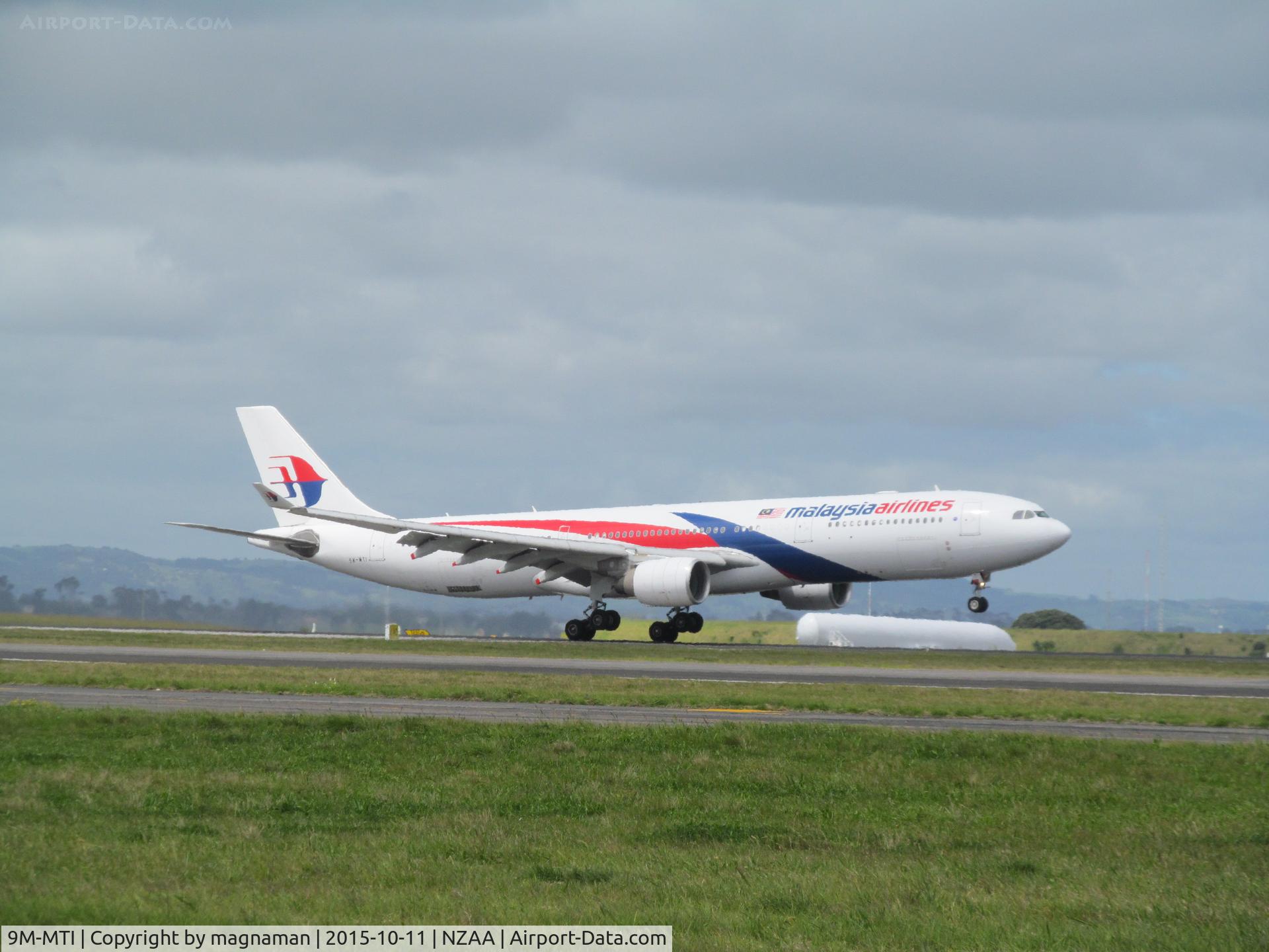 9M-MTI, 2012 Airbus A330-323(X) C/N 1337, about to touch down at AKL