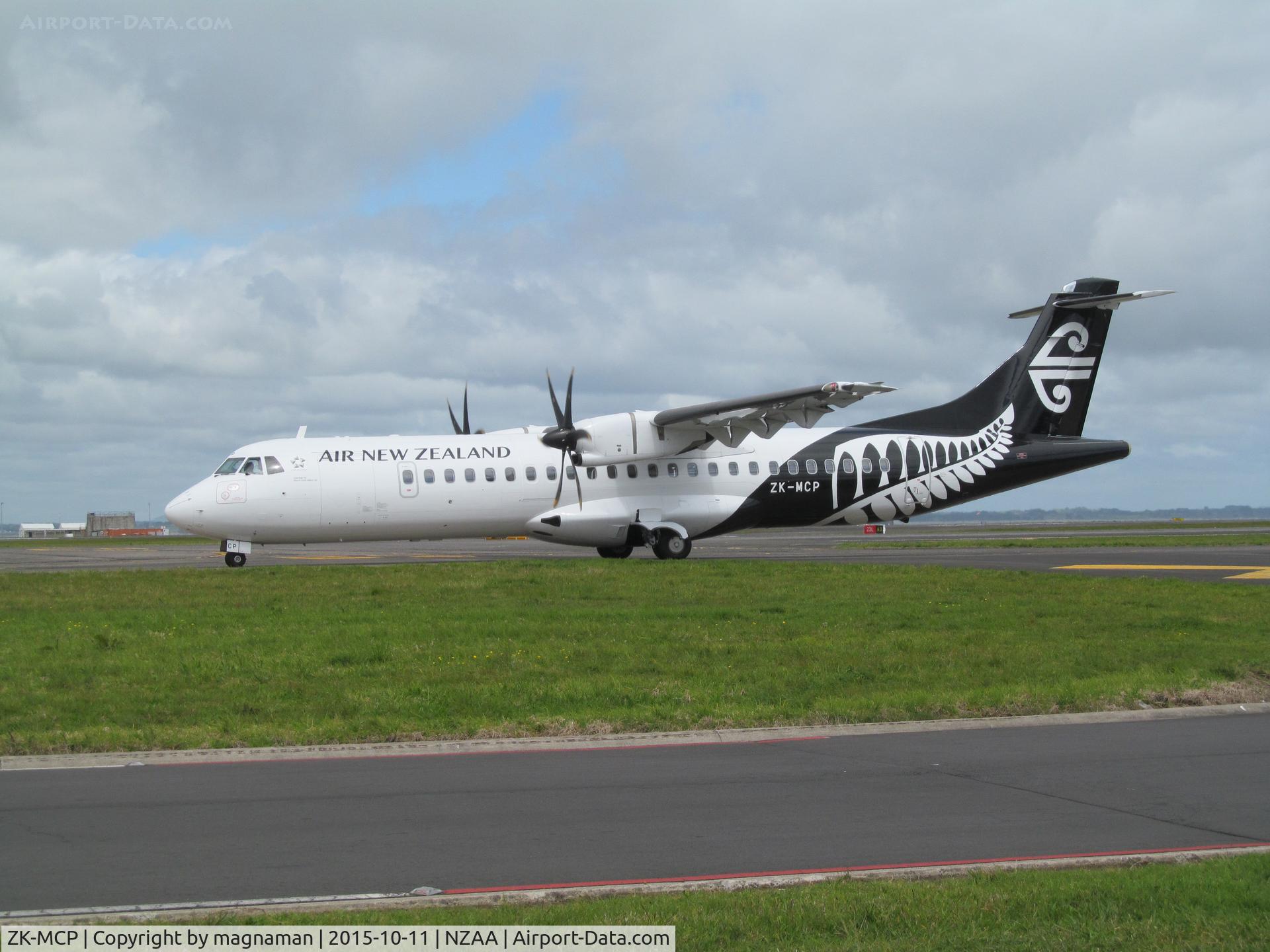 ZK-MCP, 2000 ATR 72-212A C/N 630, taxying for departure