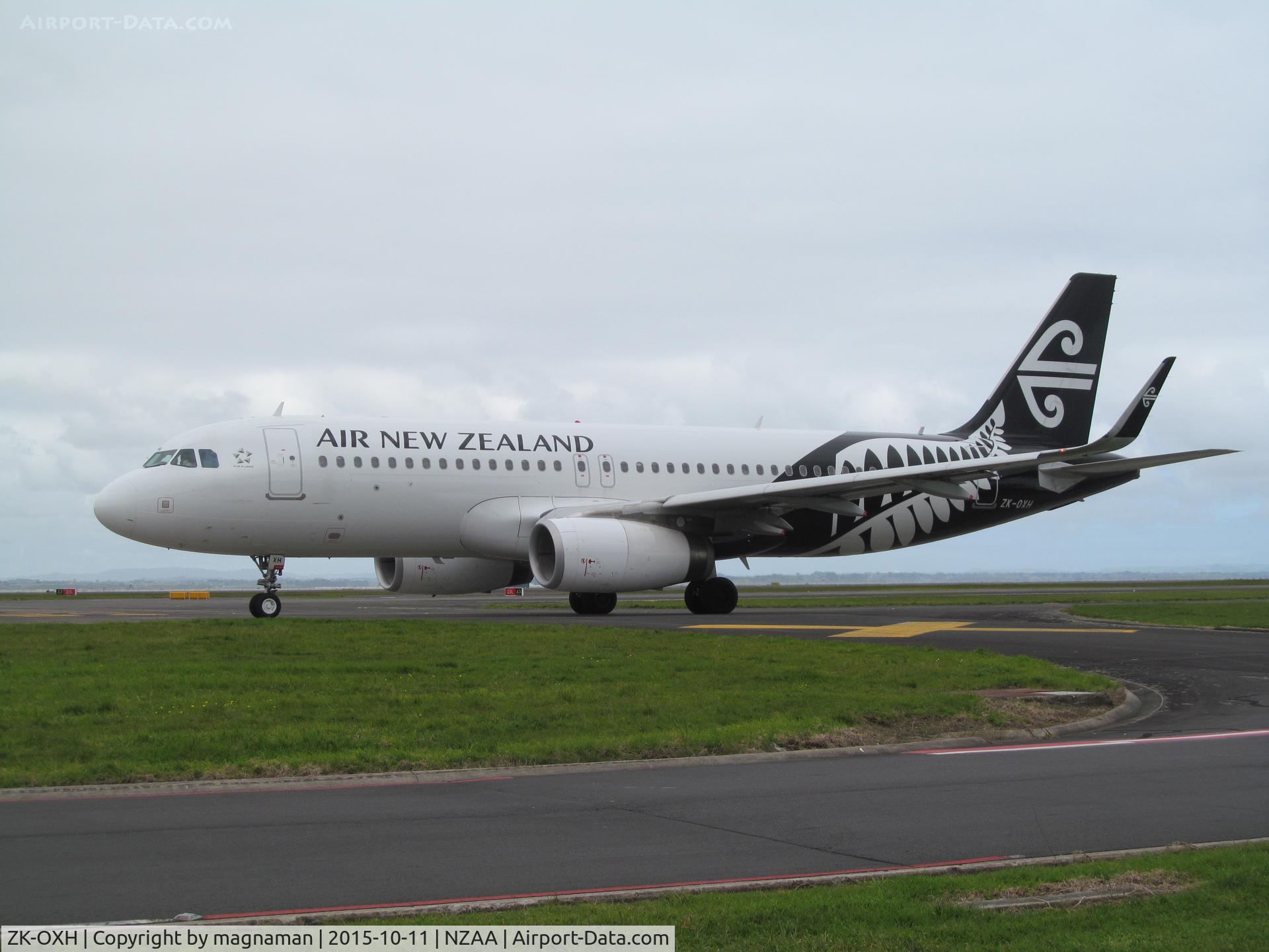 ZK-OXH, 2015 Airbus A320-232 C/N 6471, taxying out to leave